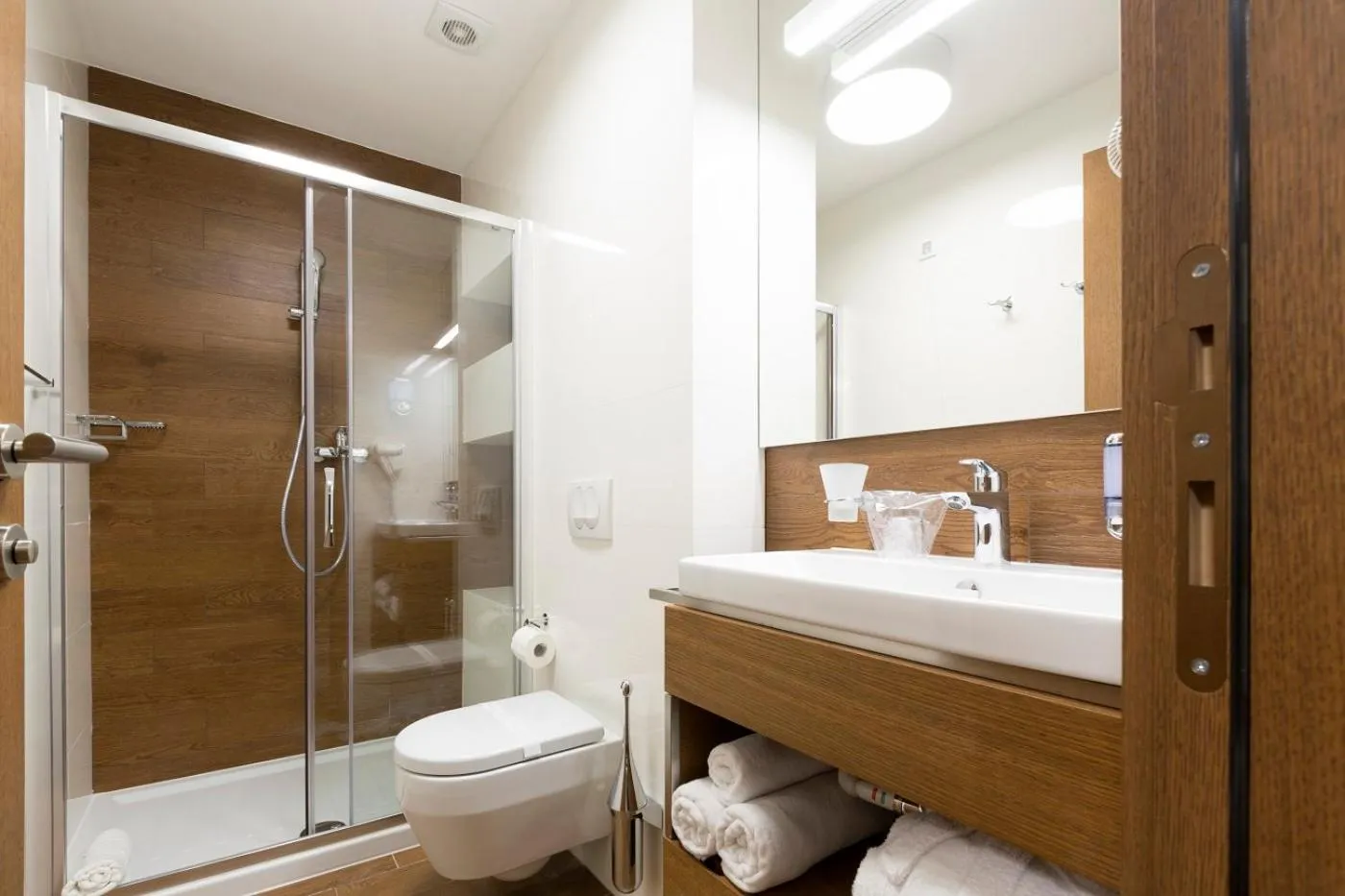 Bathroom in Hotel Orasac Garni