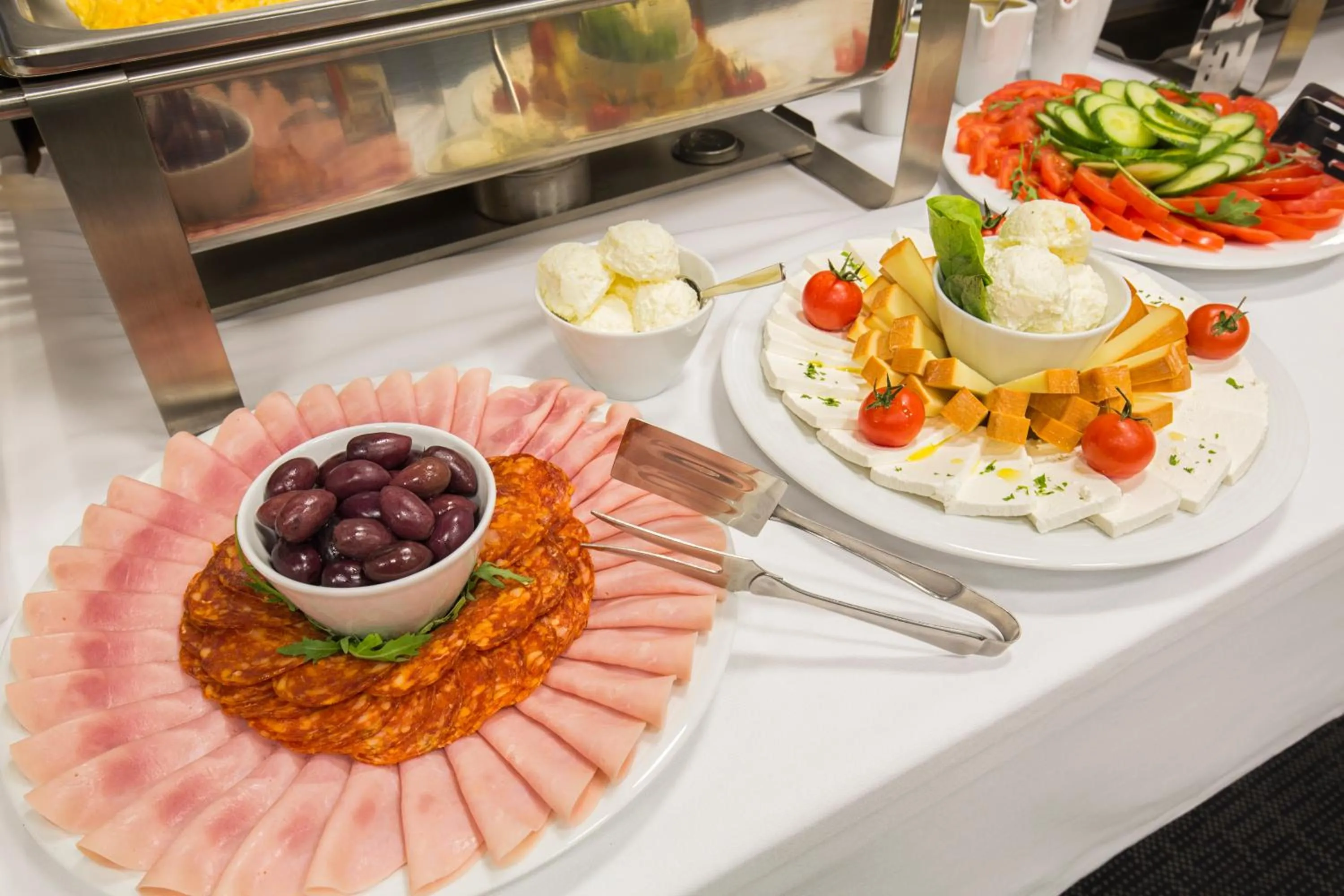 Buffet breakfast in Hotel Orasac Garni