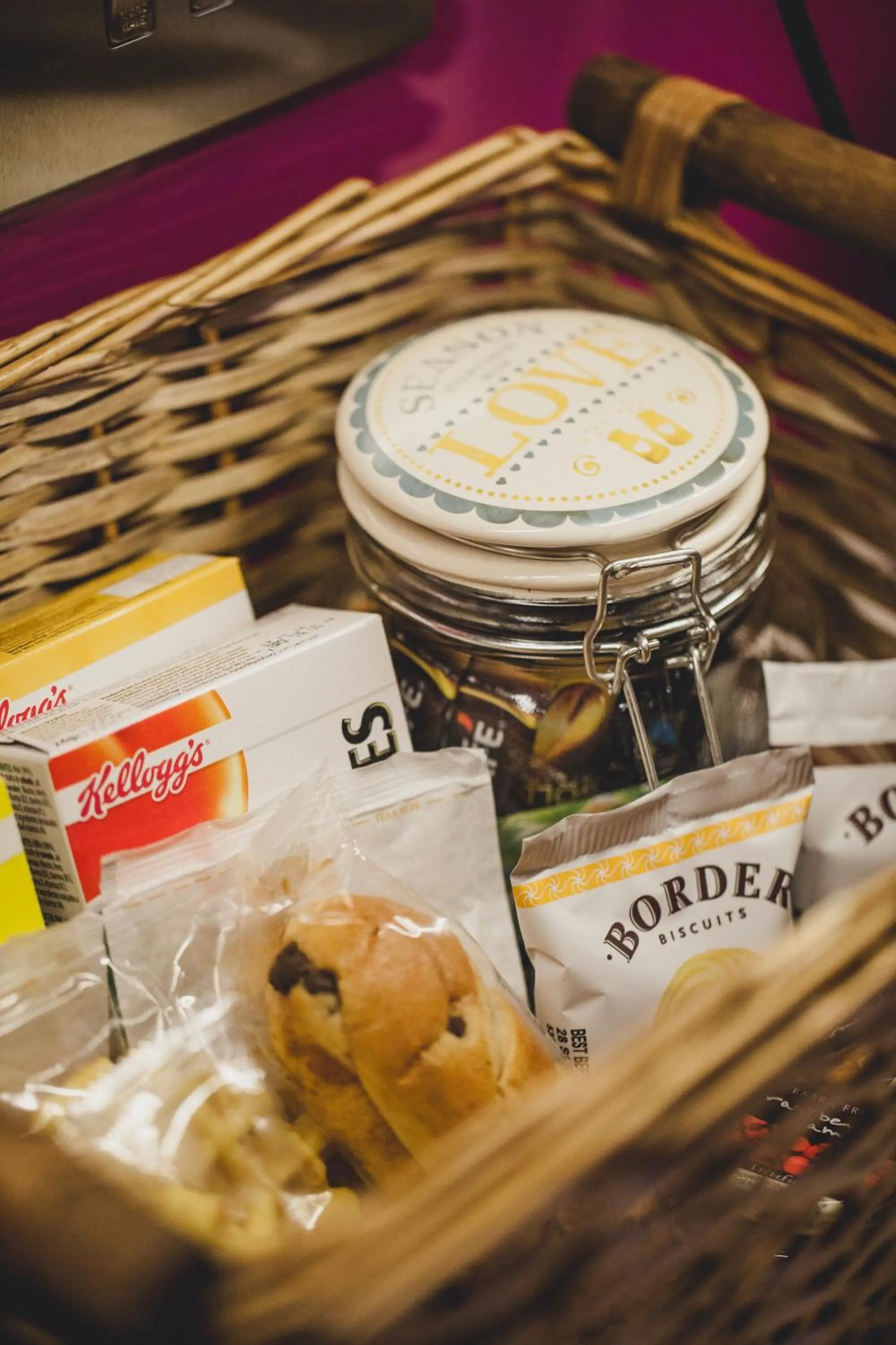 Food in Court Residence Aparthotel