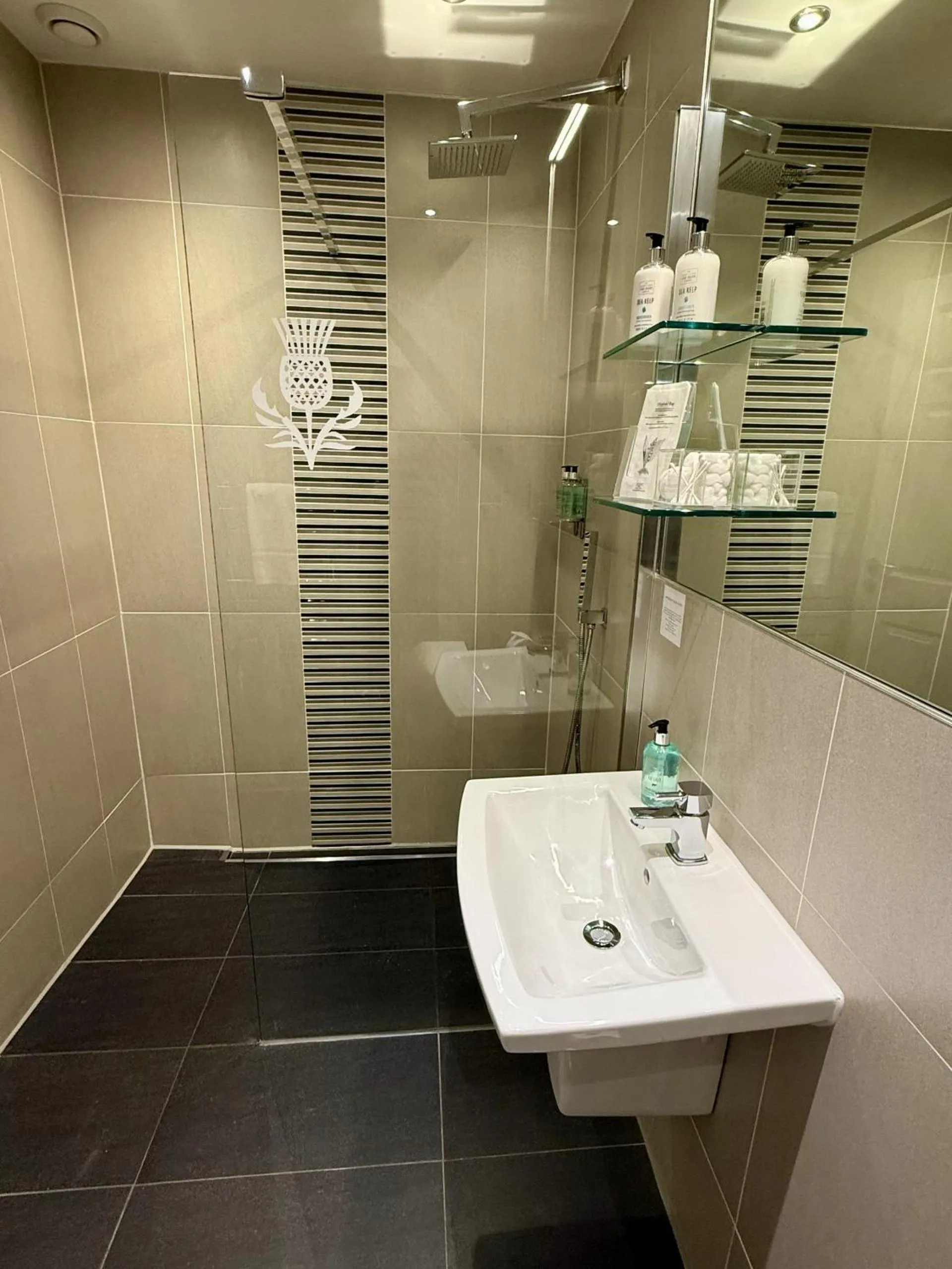 Shower in Court Residence Aparthotel