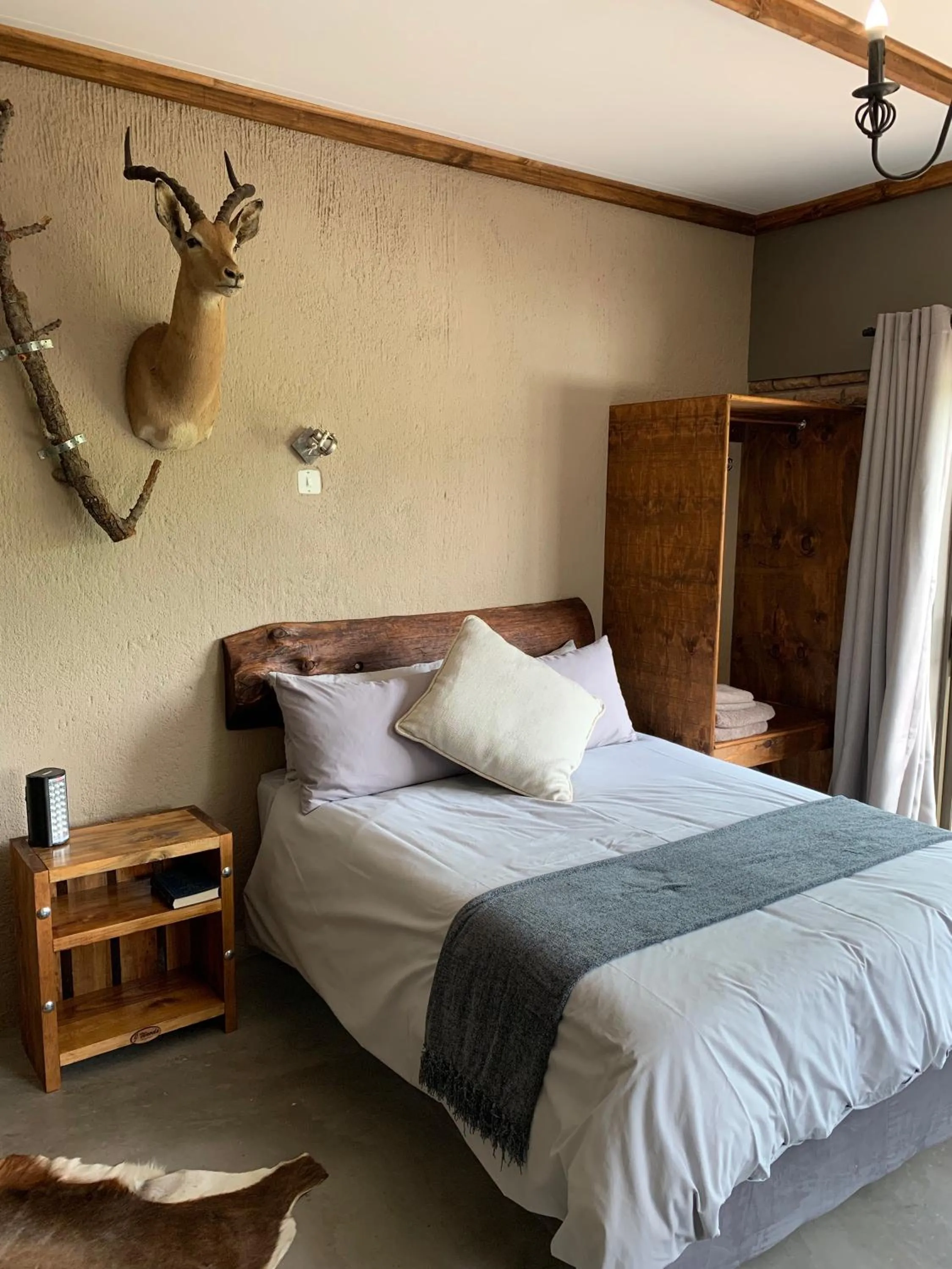 Bedroom, Bed in Country Lodge