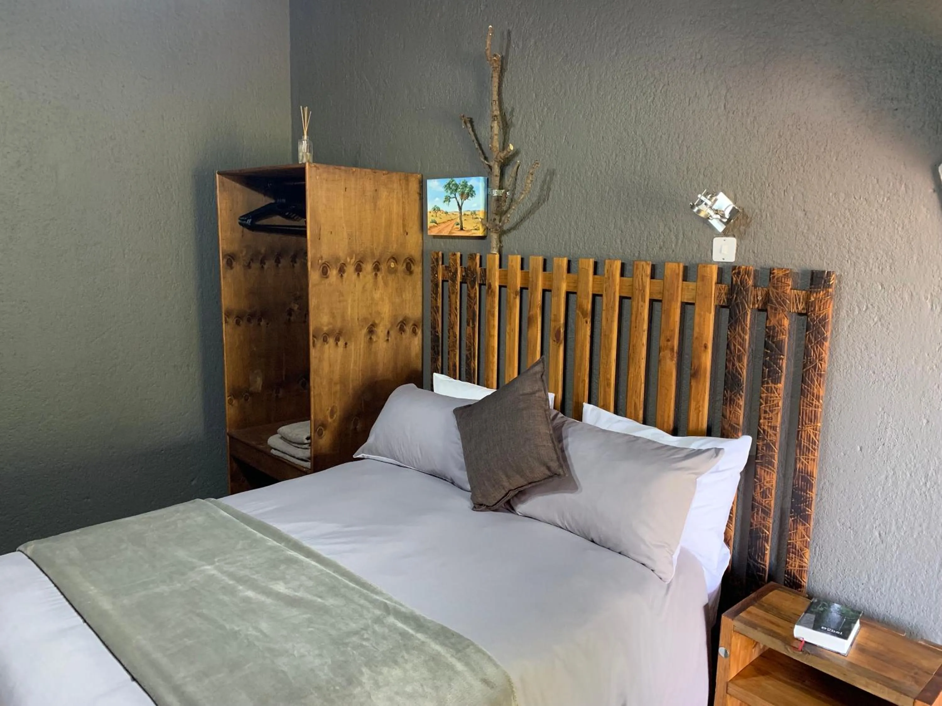 Bedroom, Bed in Country Lodge