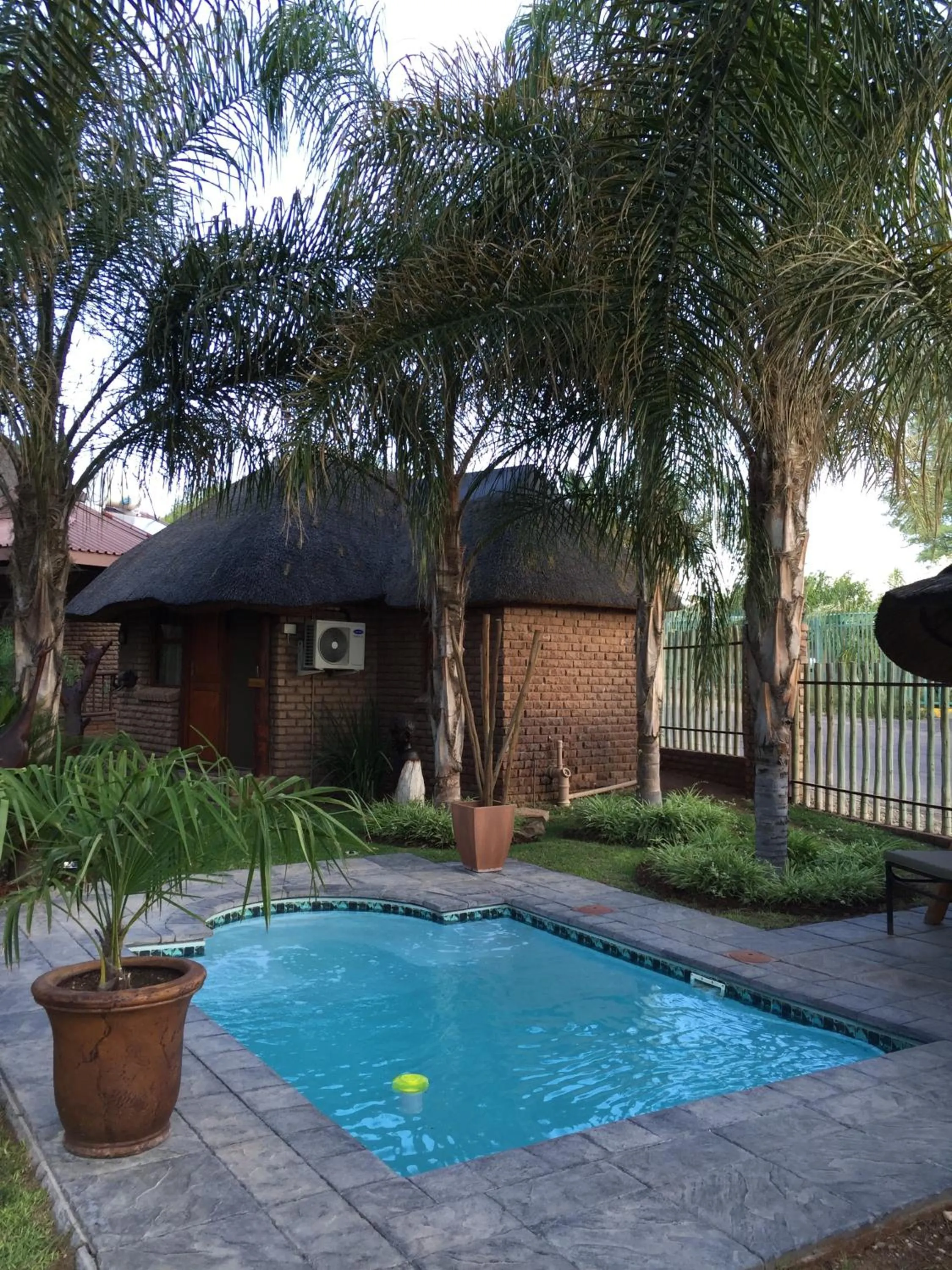 Swimming pool in Country Lodge