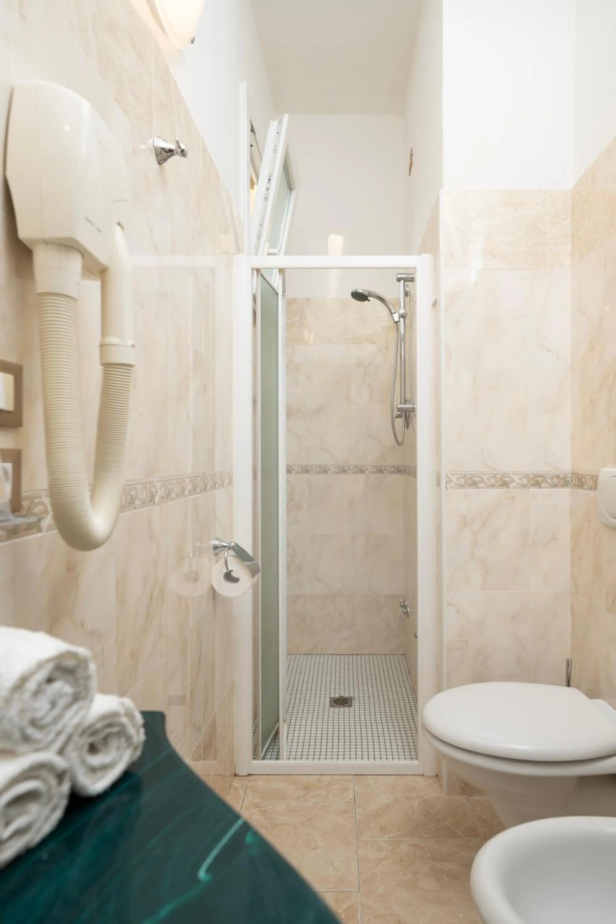 Shower in Hotel Rosa Maria Elite