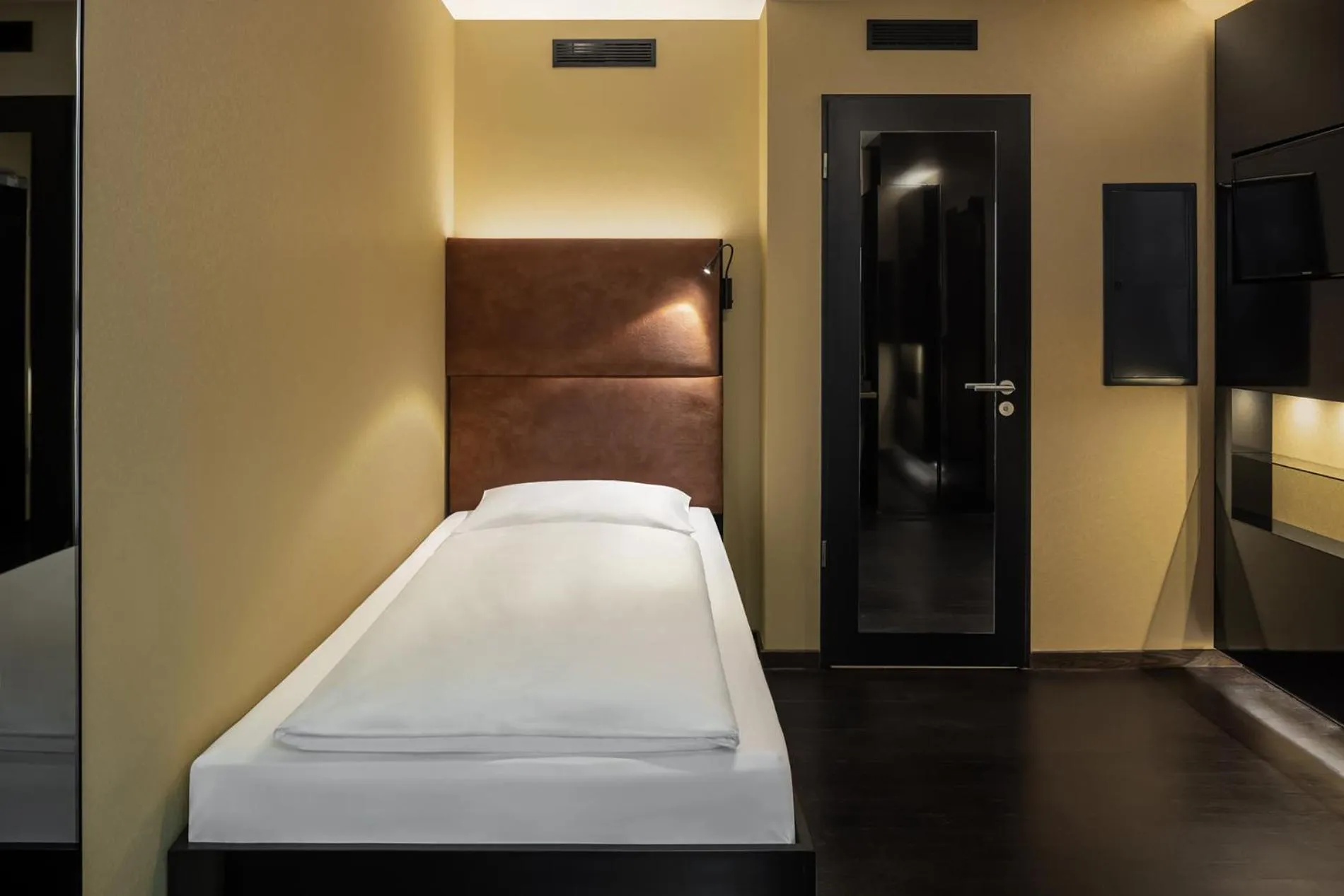 Bedroom, Bed in Hotel ZOE by AMANO