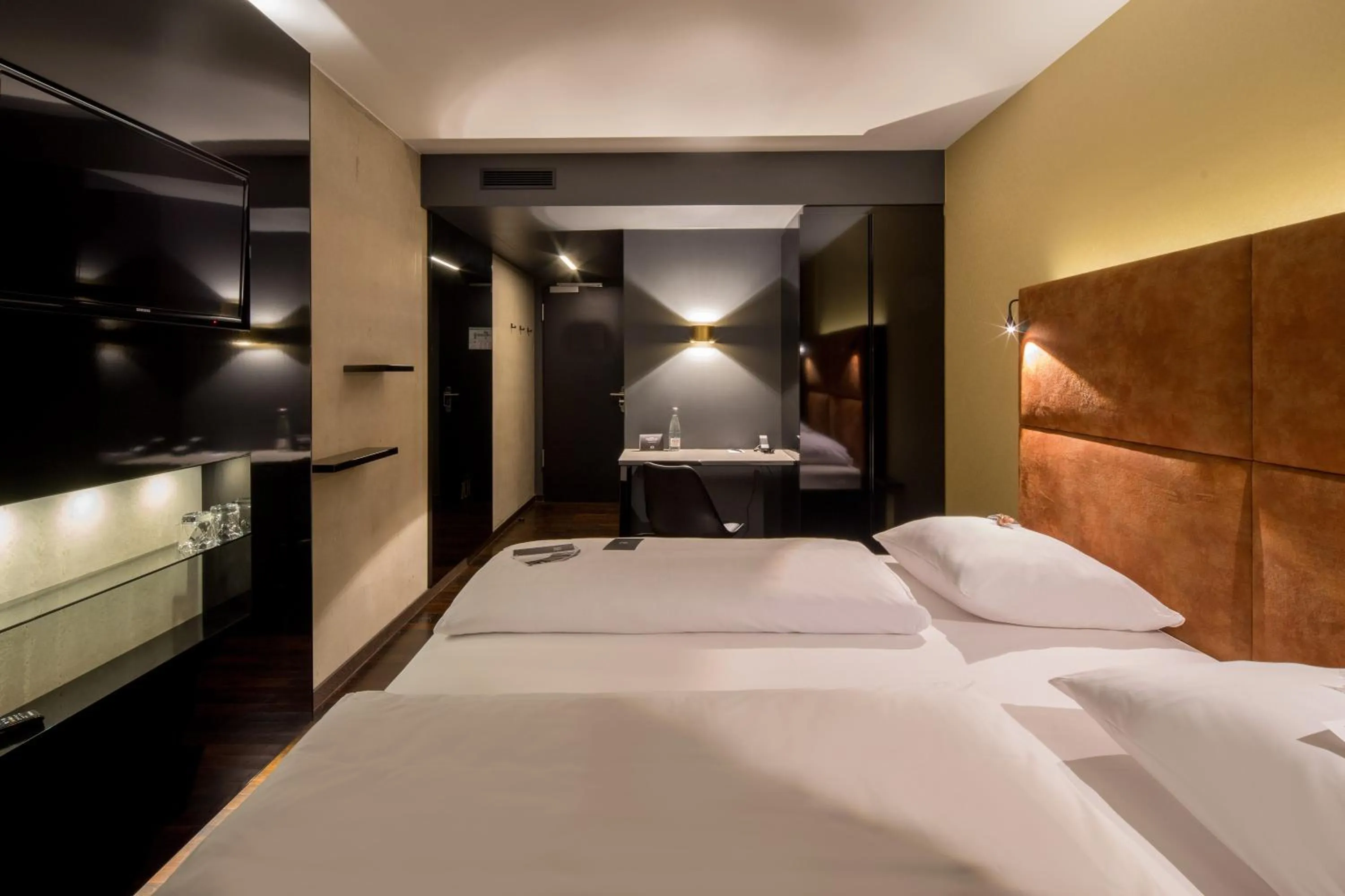 Photo of the whole room, Bed in Hotel ZOE by AMANO