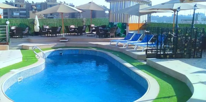 Swimming pool in Hor Moheb Hotel