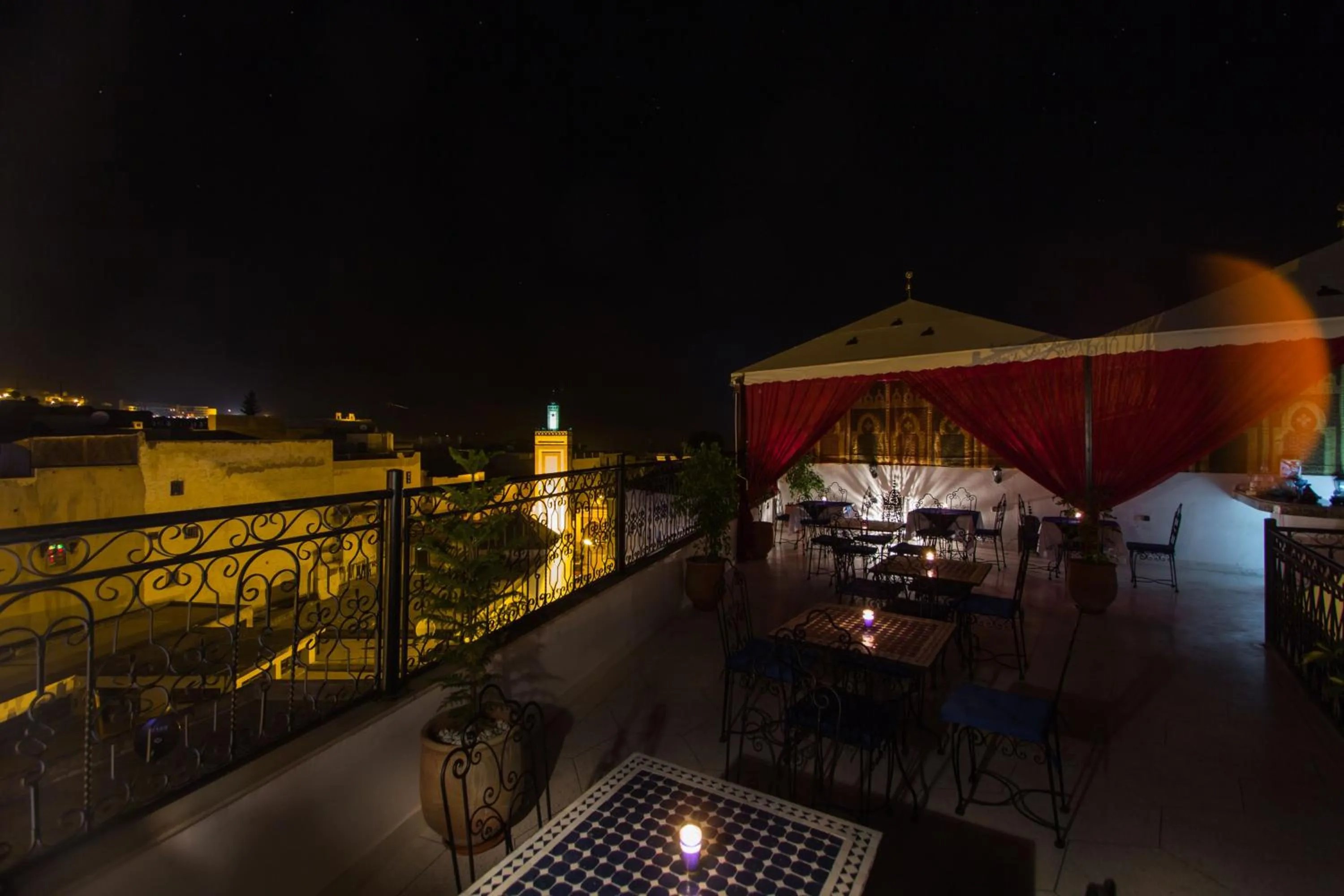 Night in Hôtel BLUE SKY