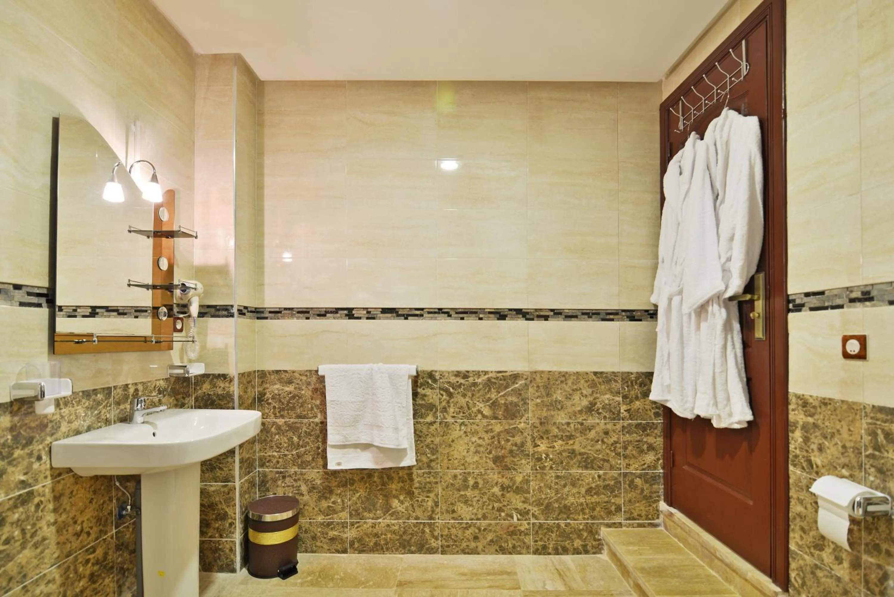 Toilet in Hôtel BLUE SKY