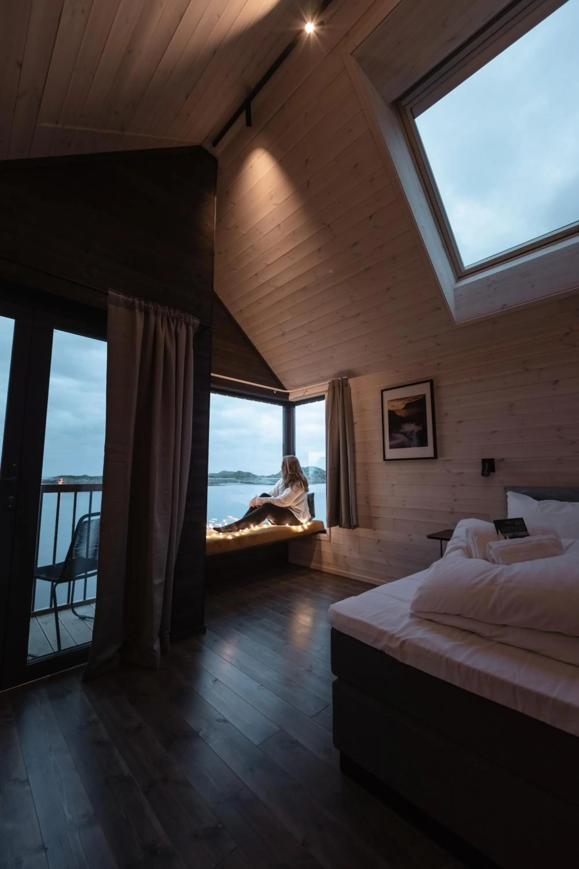 Living room, Bed in Hattvika Lodge