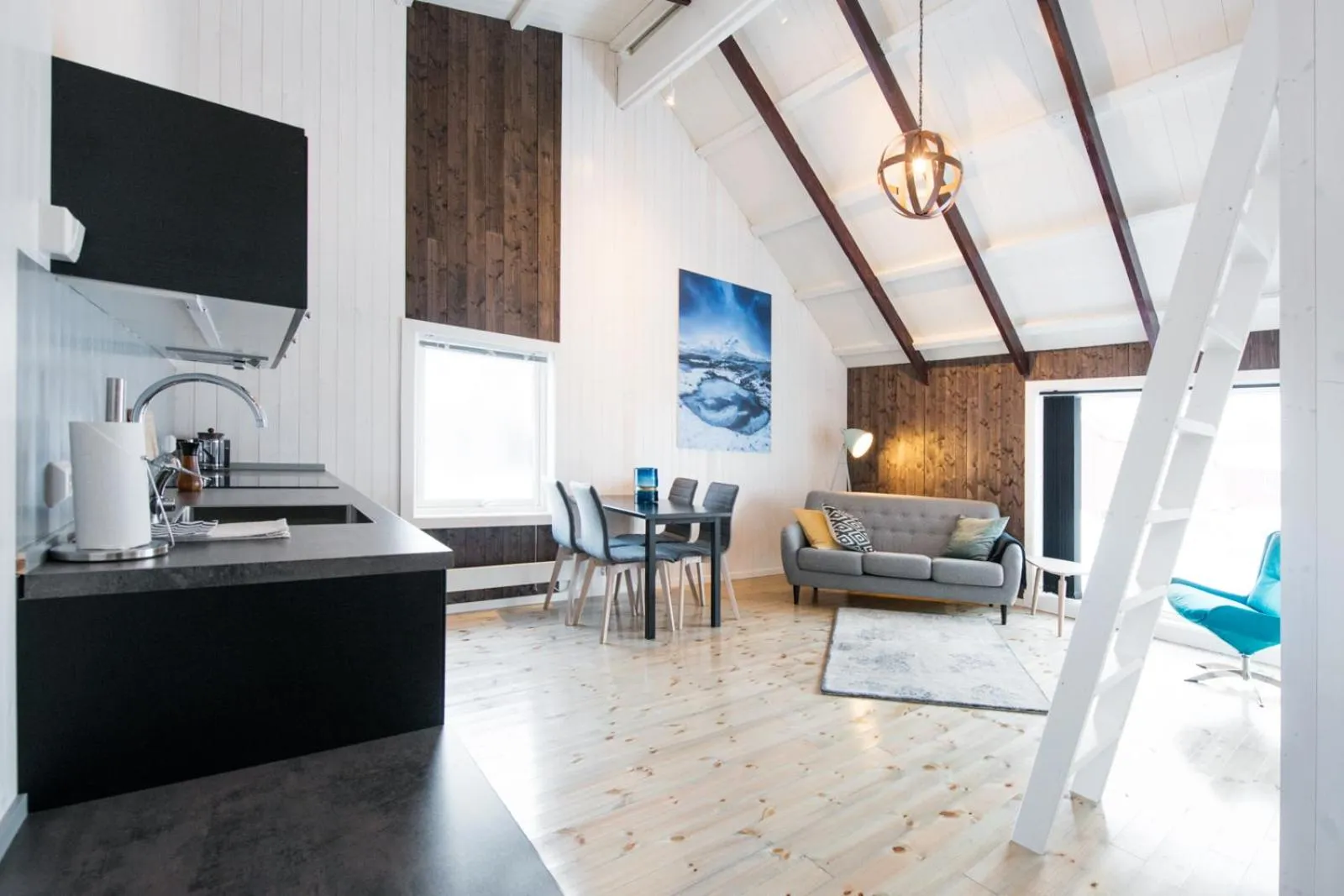 Living room in Hattvika Lodge