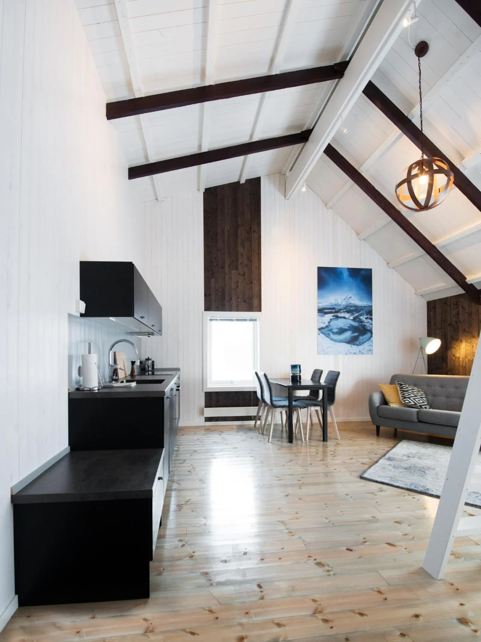 Kitchen or kitchenette in Hattvika Lodge