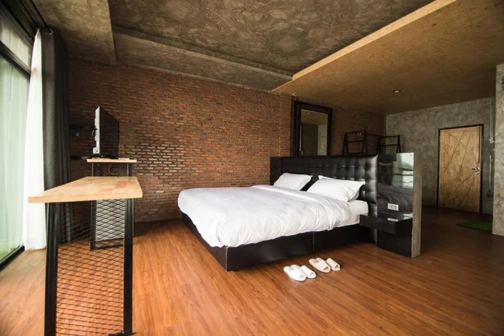 Photo of the whole room, Bed in Bed Loft Cafe