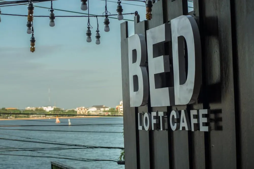 Communal lounge/ TV room in Bed Loft Cafe