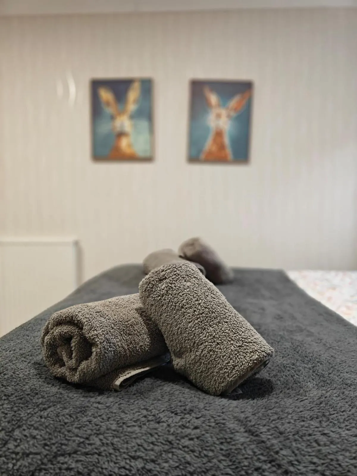 towels, Bed in The Jays Guest House