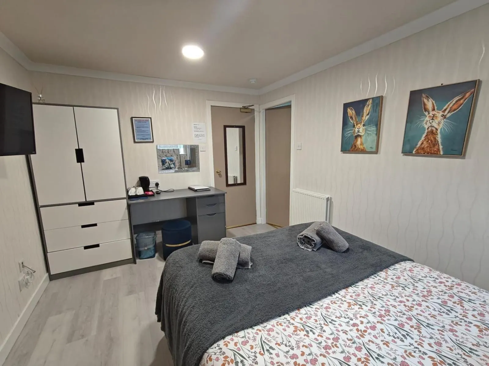 Bedroom, Bed in The Jays Guest House