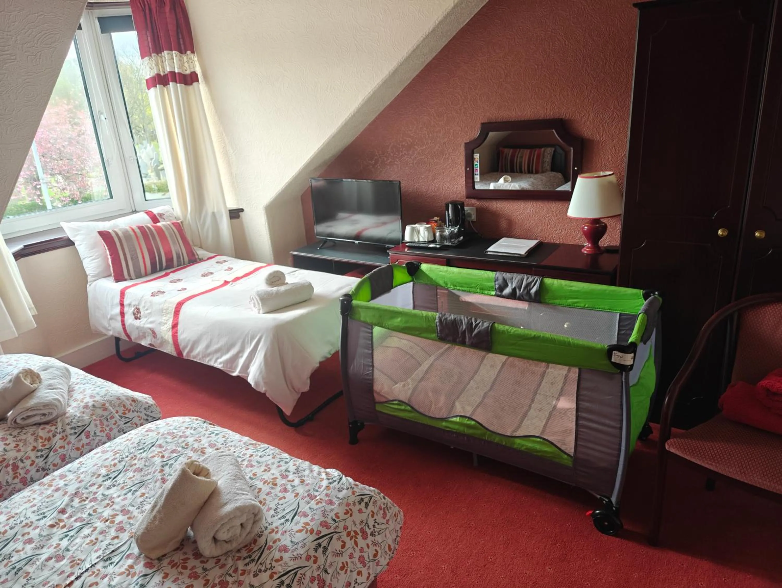 Bedroom, Bed in The Jays Guest House