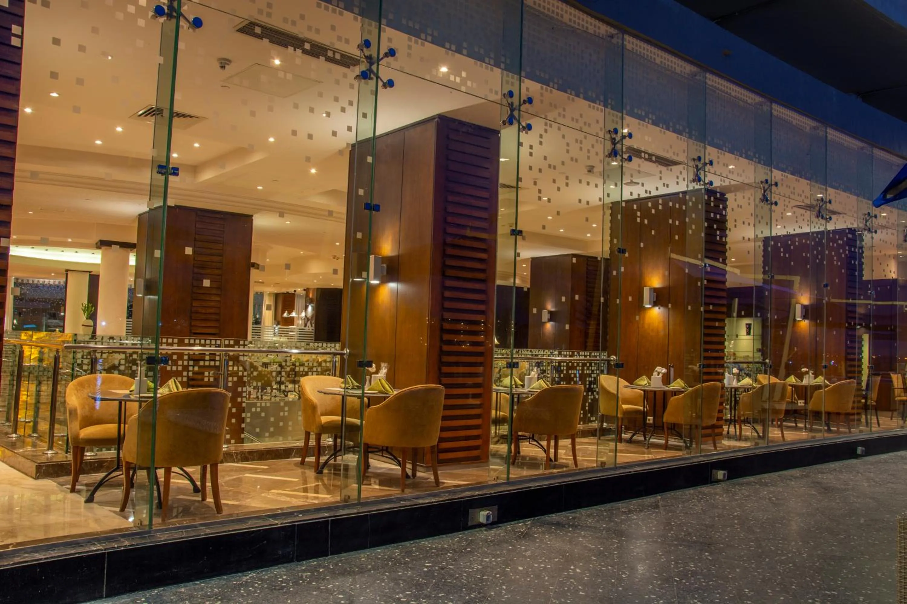 Restaurant/places to eat in Helnan Royal Palestine Hotel - Montazah Gardens