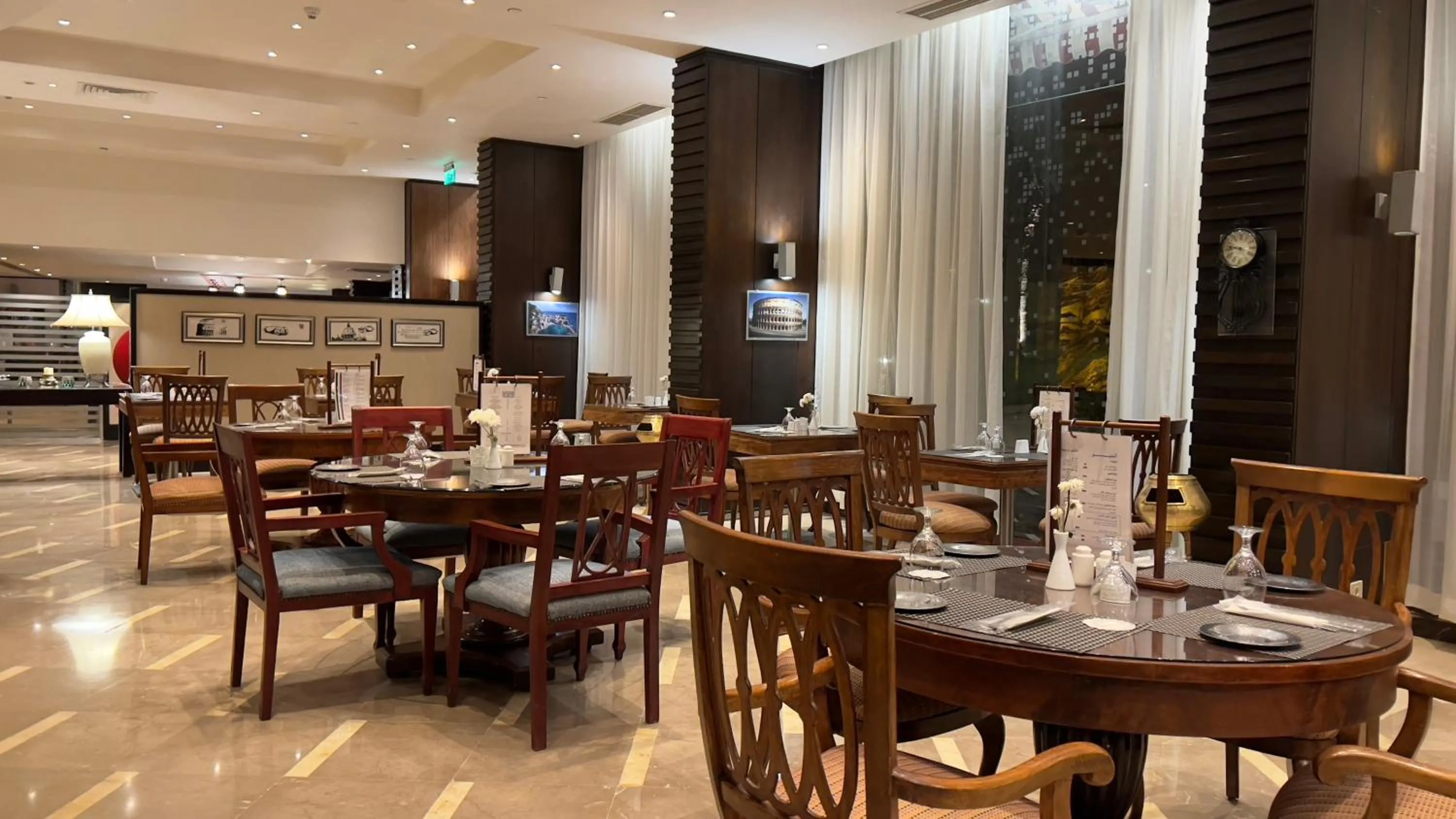 Restaurant/places to eat in Helnan Royal Palestine Hotel - Montazah Gardens