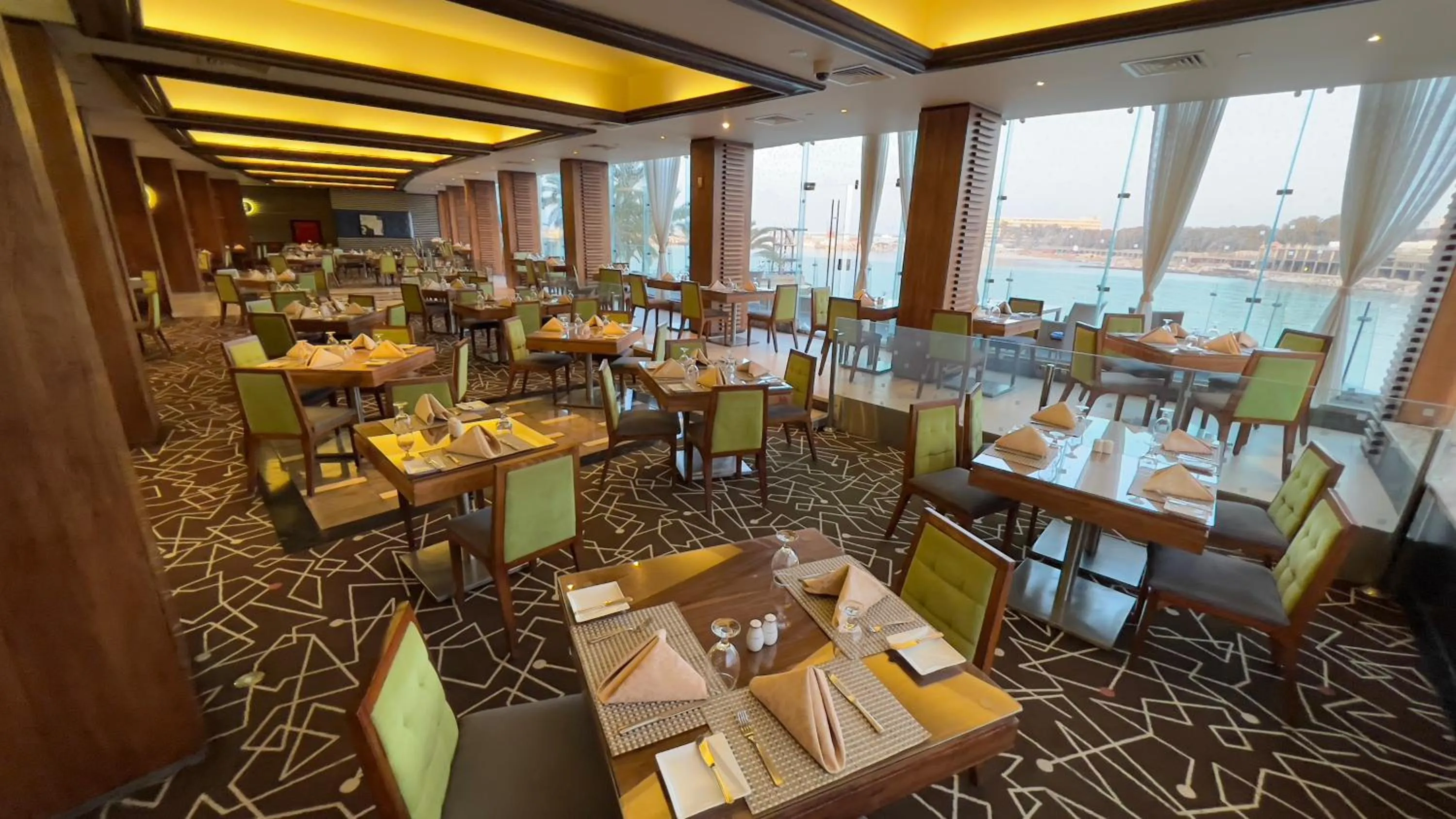 Restaurant/places to eat in Helnan Royal Palestine Hotel - Montazah Gardens