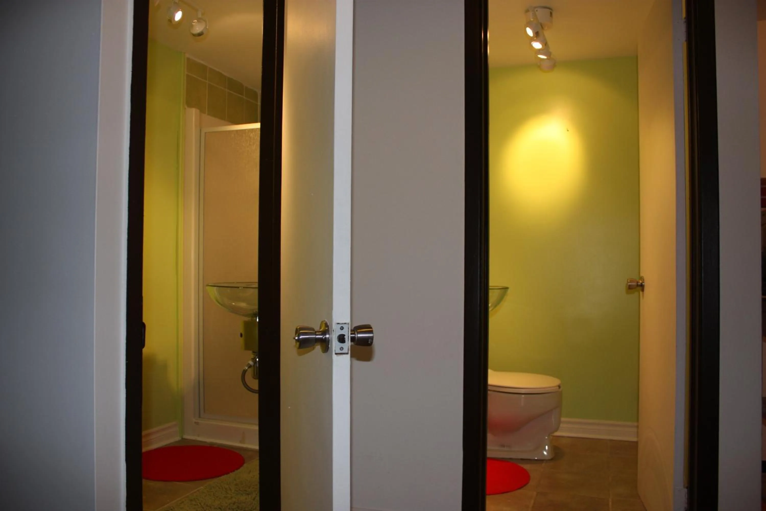 Shower in Barefoot Inn