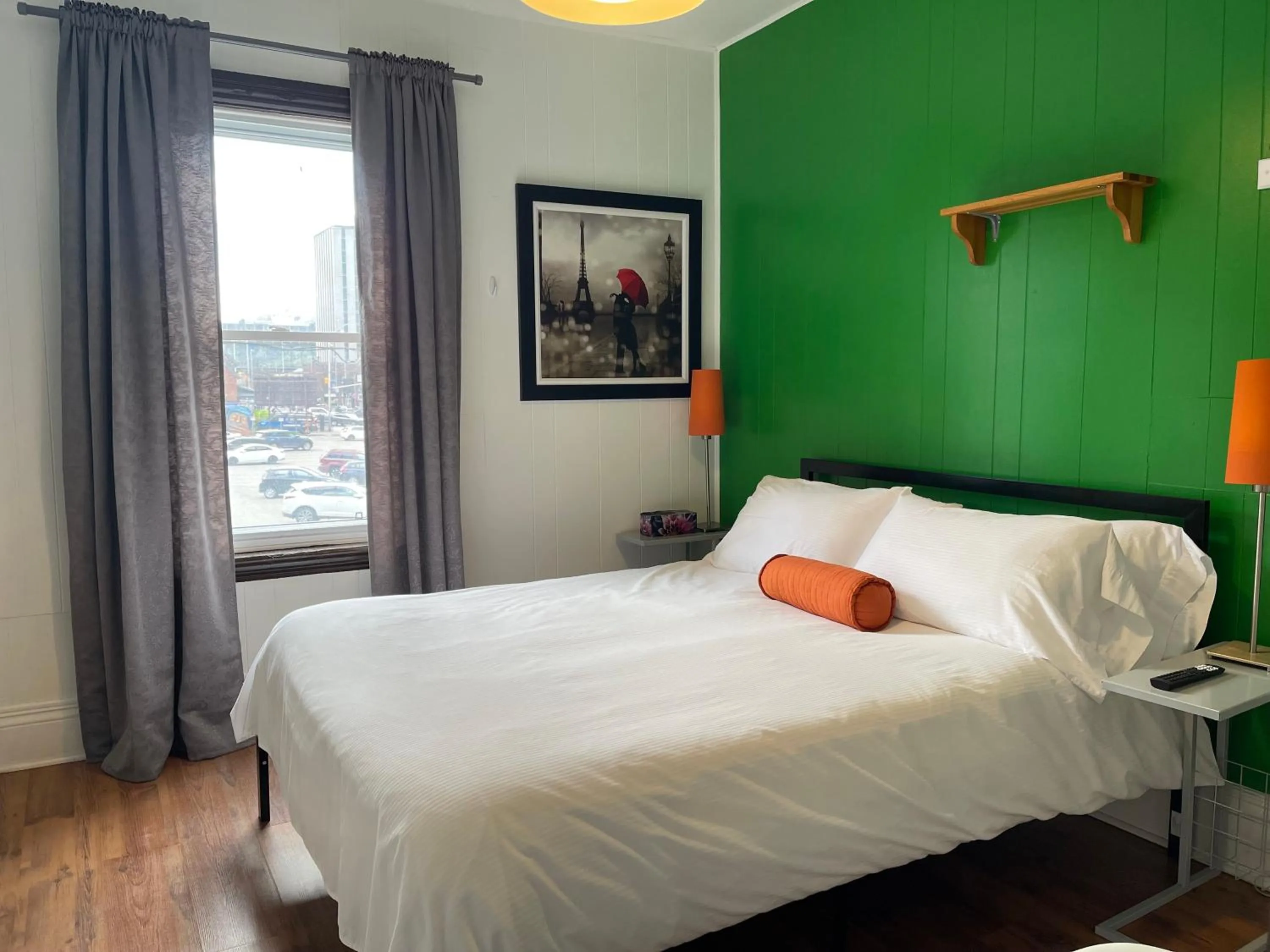Bedroom, Bed in Barefoot Inn