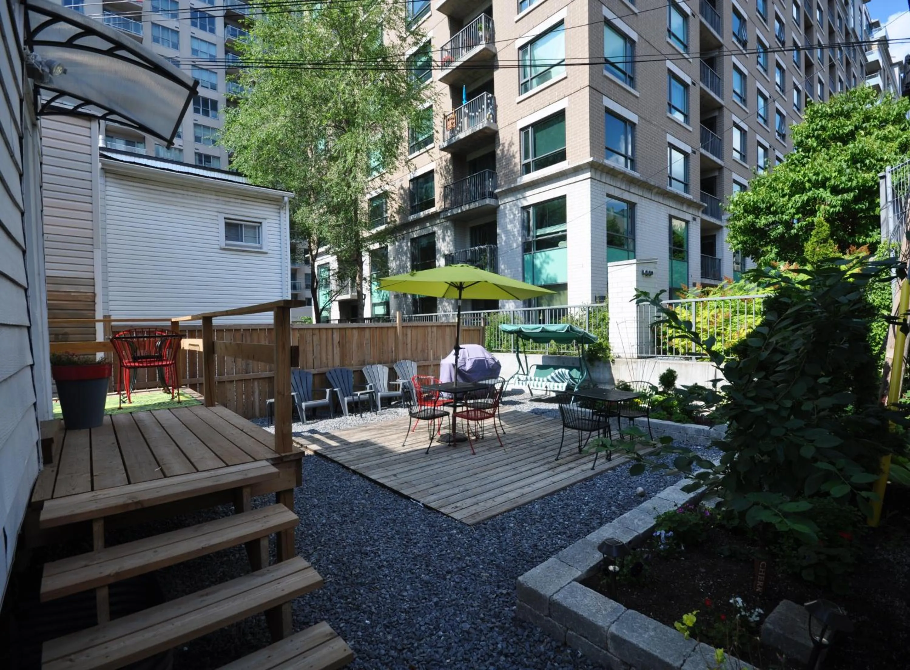 Patio in Barefoot Inn