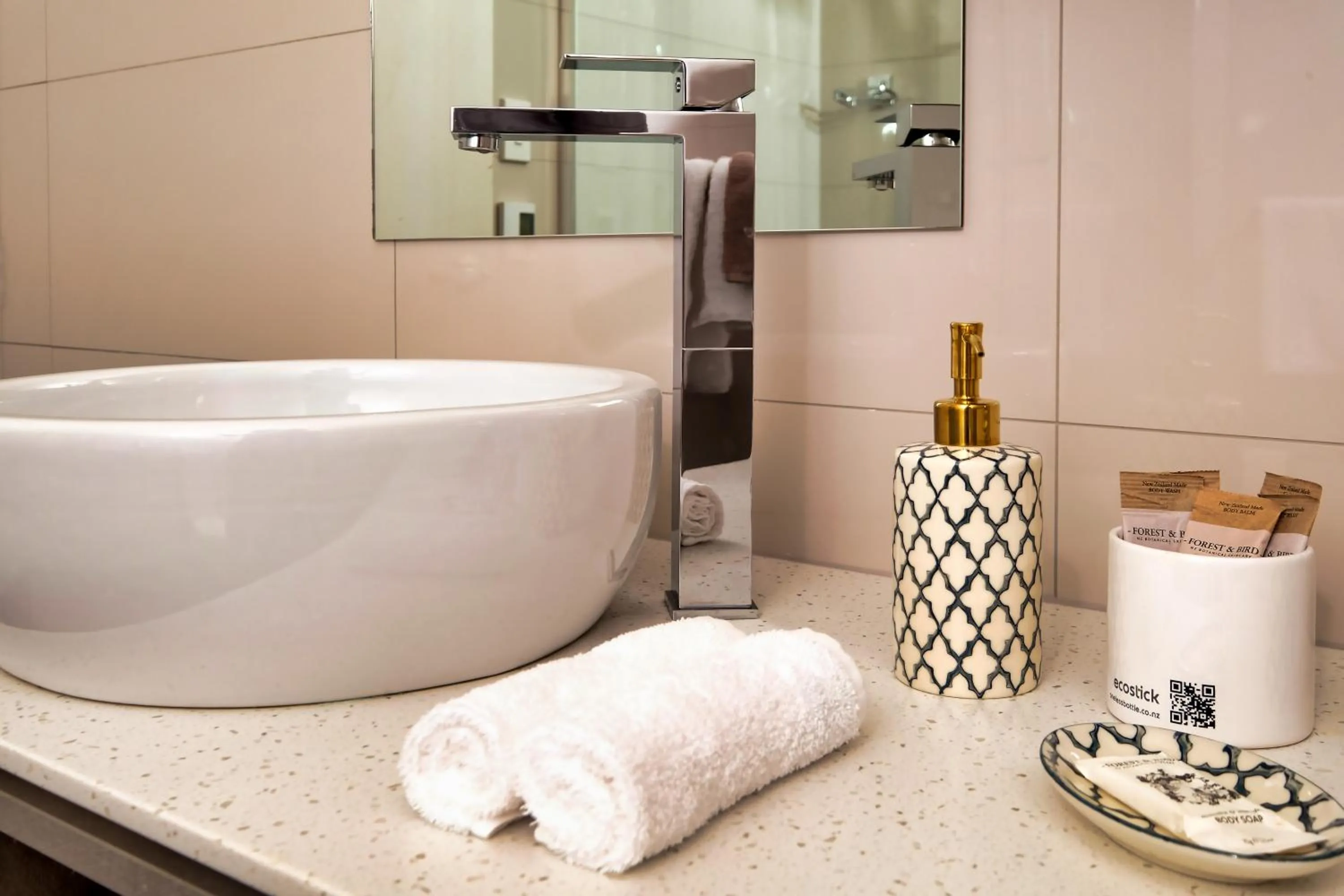 Bathroom in 538 Great King Motel