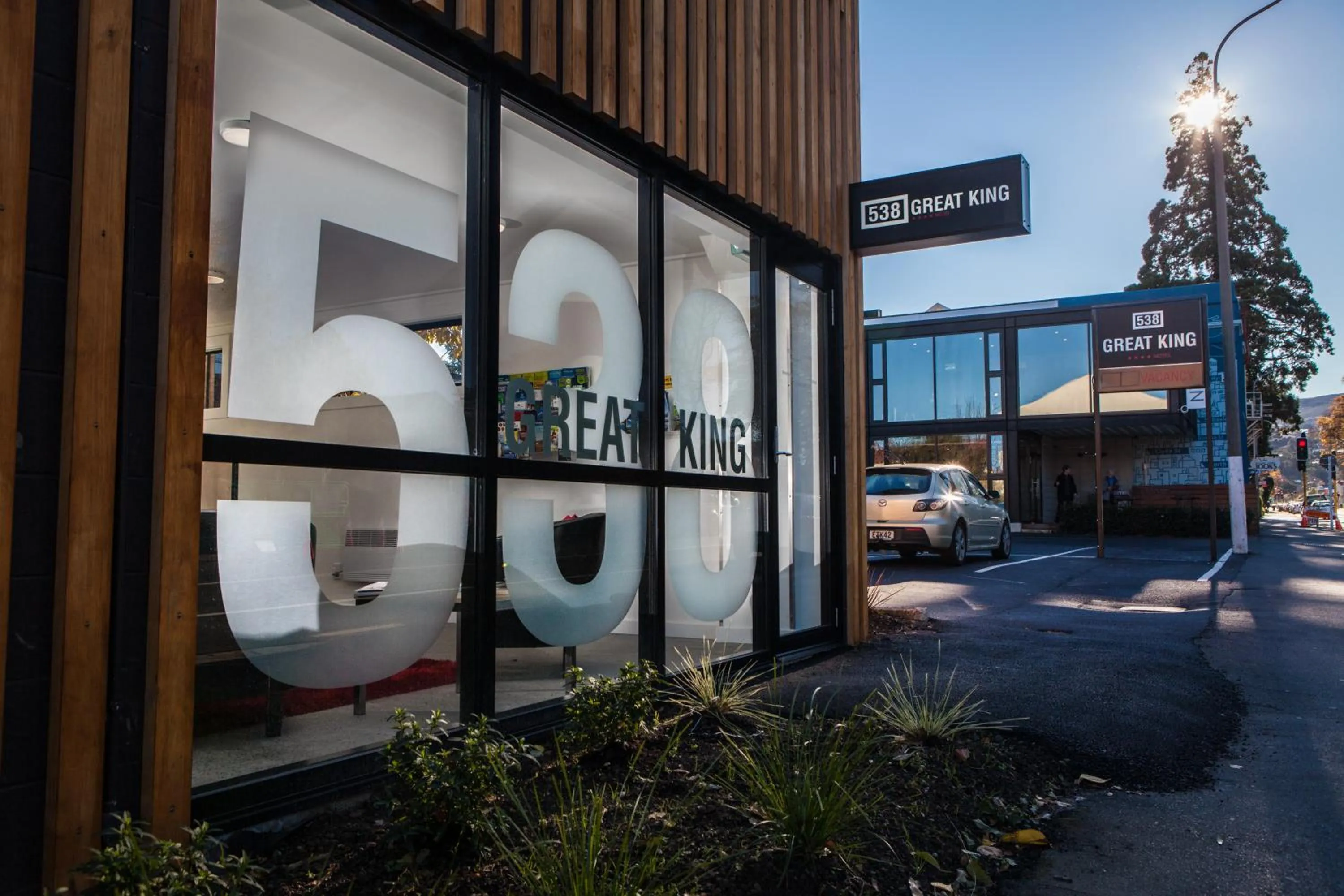 Facade/entrance in 538 Great King Motel