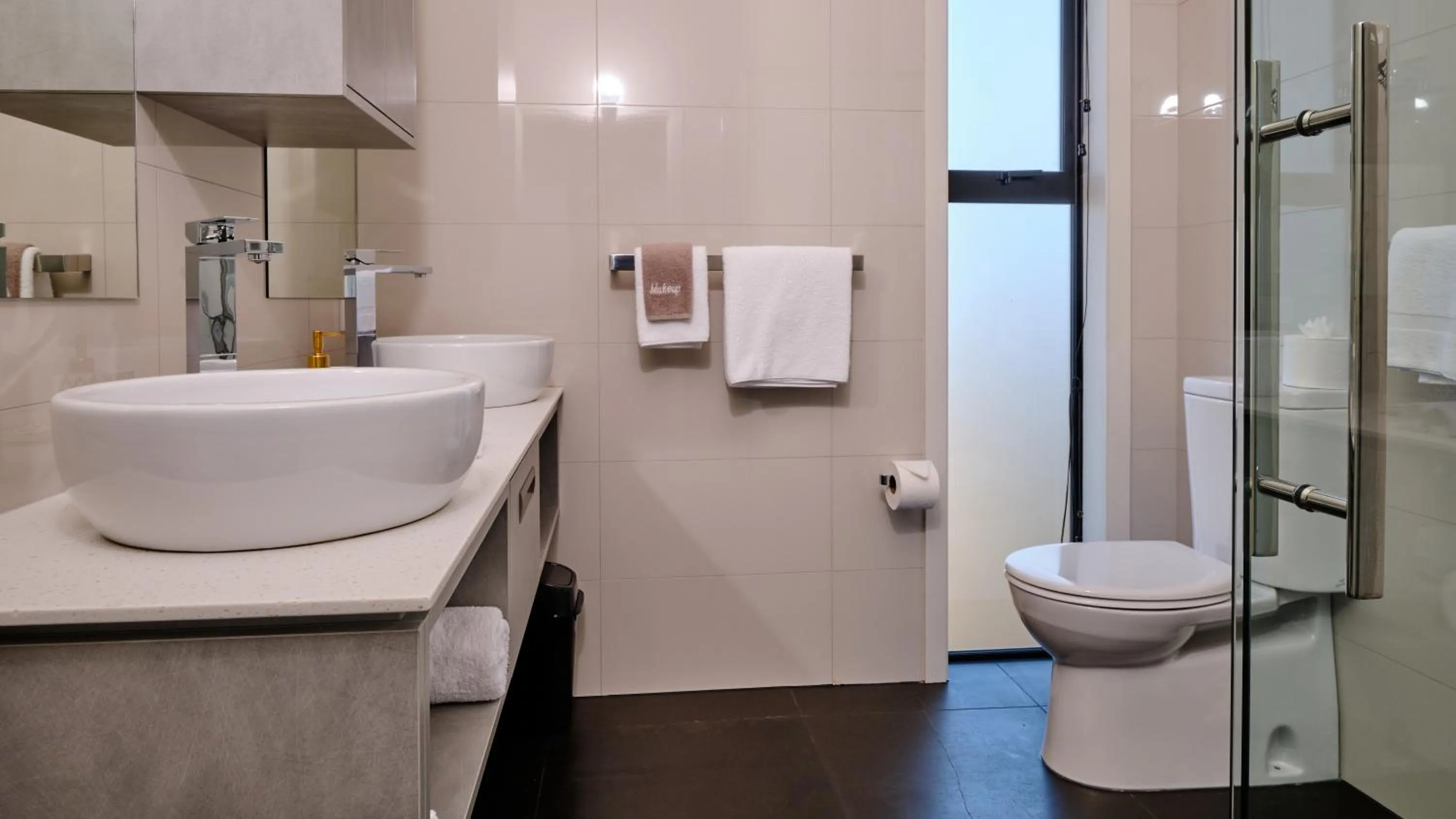 Bathroom in 538 Great King Motel