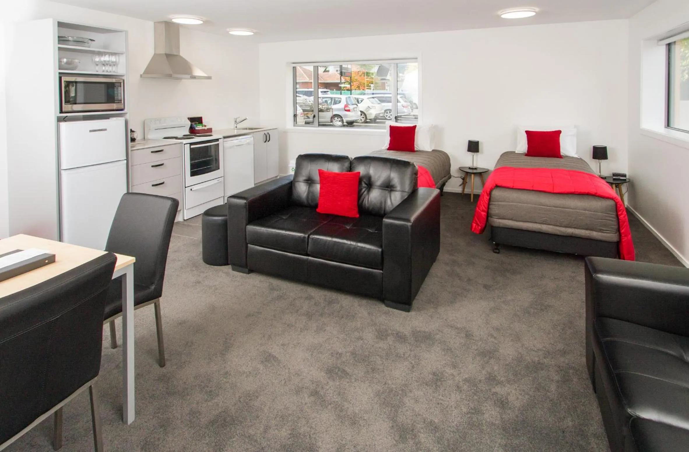 Photo of the whole room in 538 Great King Motel