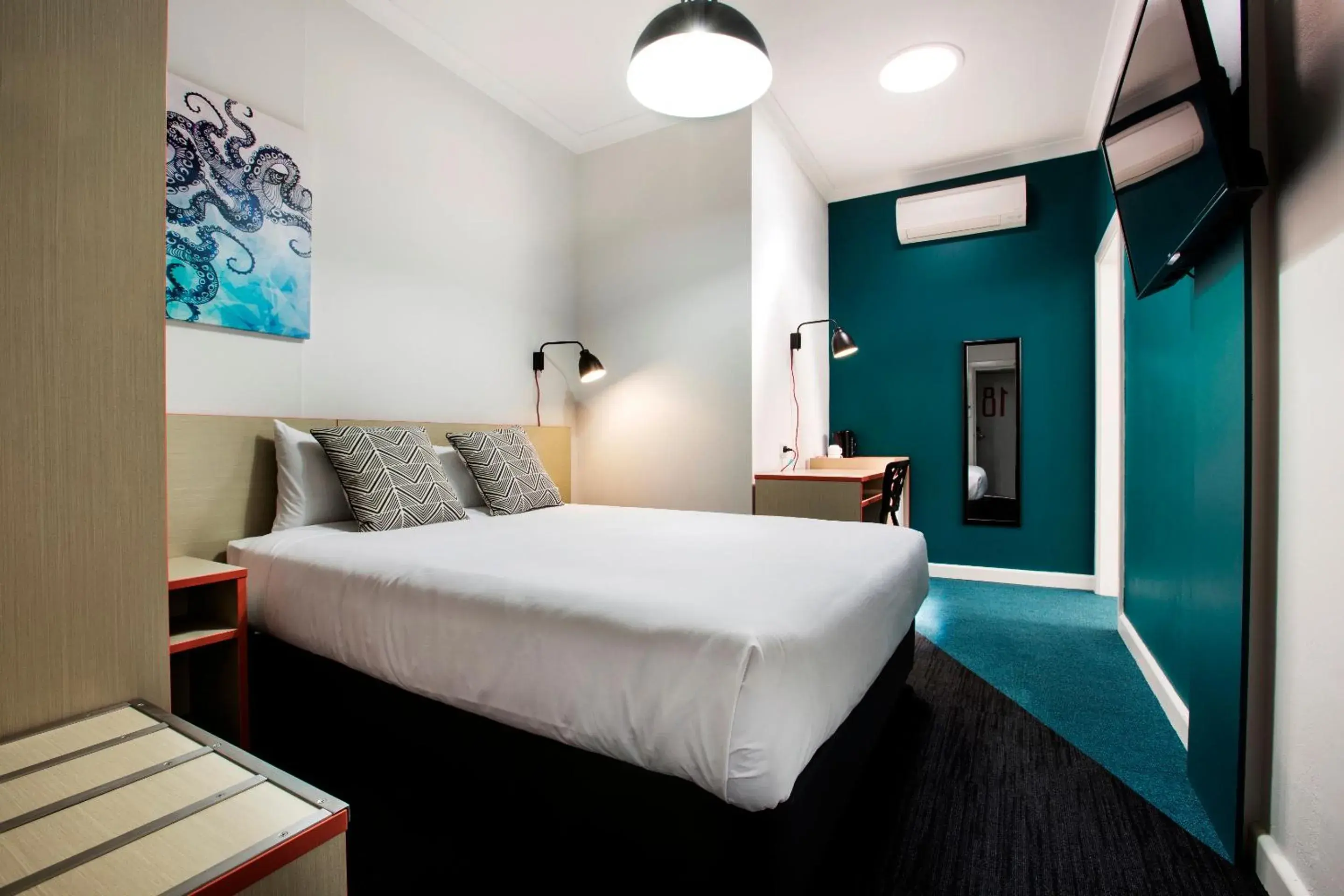 Queen Studio with Private Bathroom in Greenacre Hotel Queen Studio with Private Bathroom in Greenacre Hotel