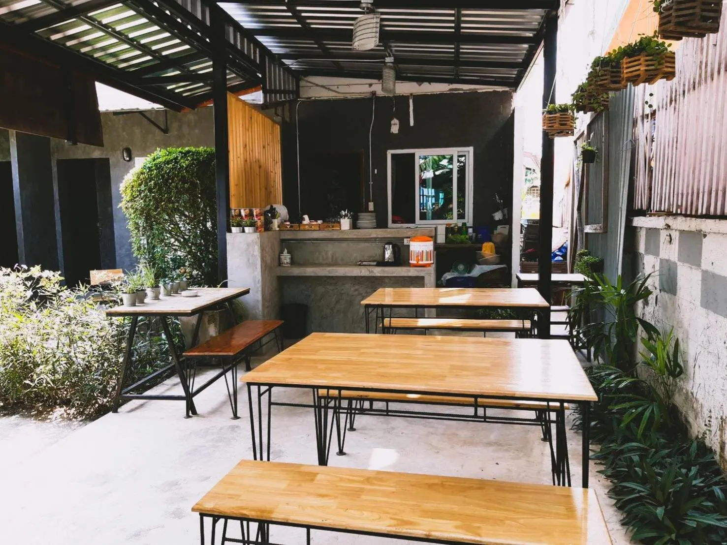 Restaurant/places to eat in Samanta By The Sea