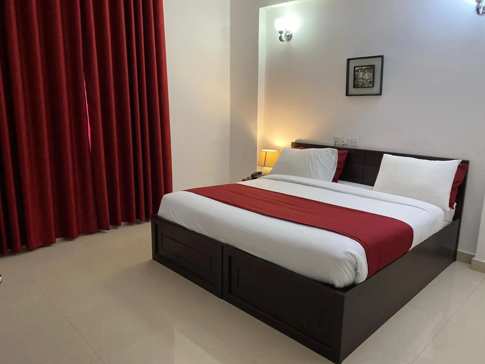 Bedroom, Bed in Azaiba Hotel Apartments