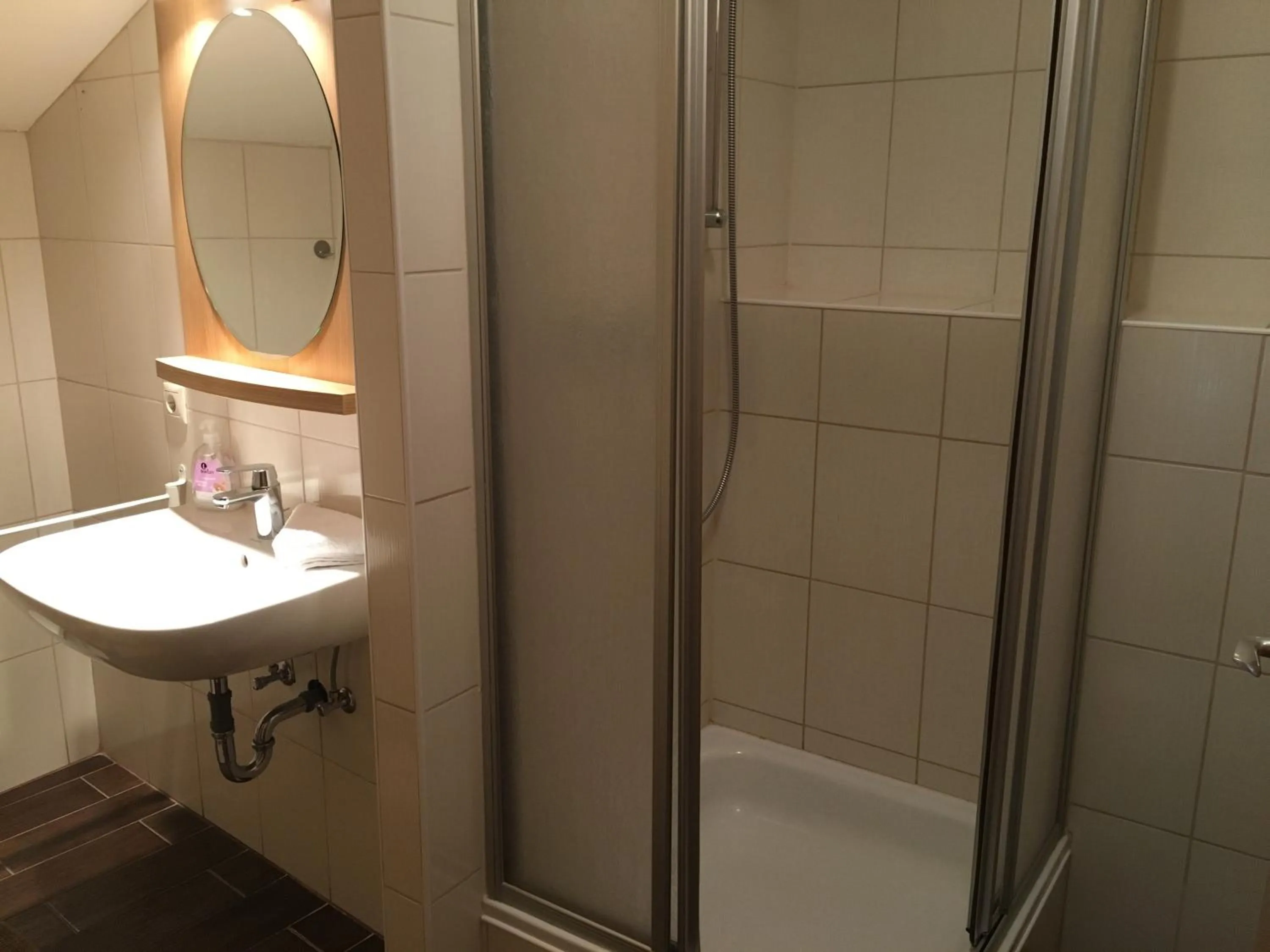 Shower in Jasmin Privatzimmer