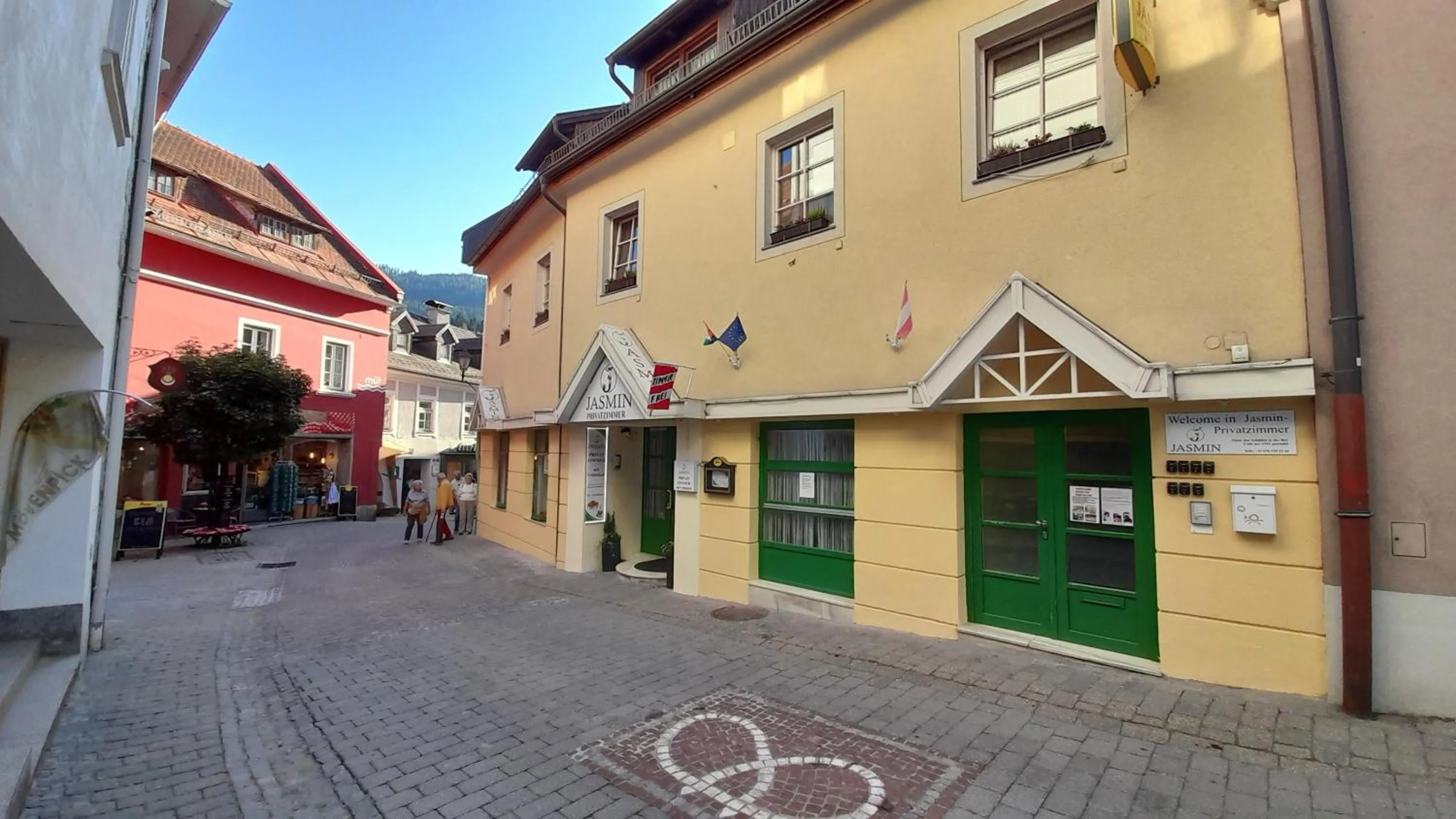 Property building in Jasmin Privatzimmer