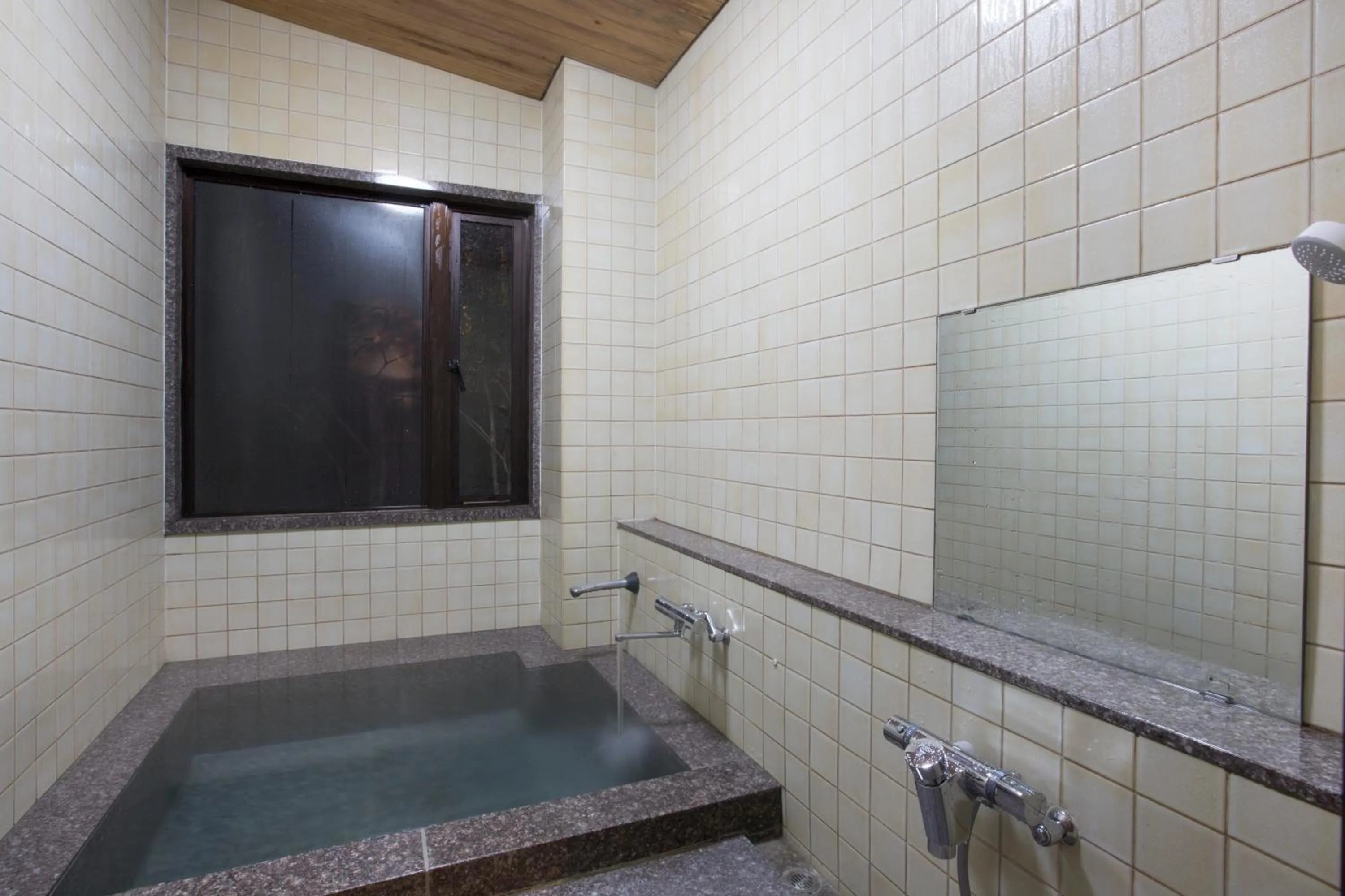 Hot Spring Bath in Hakone Kowakien Miyamafurin