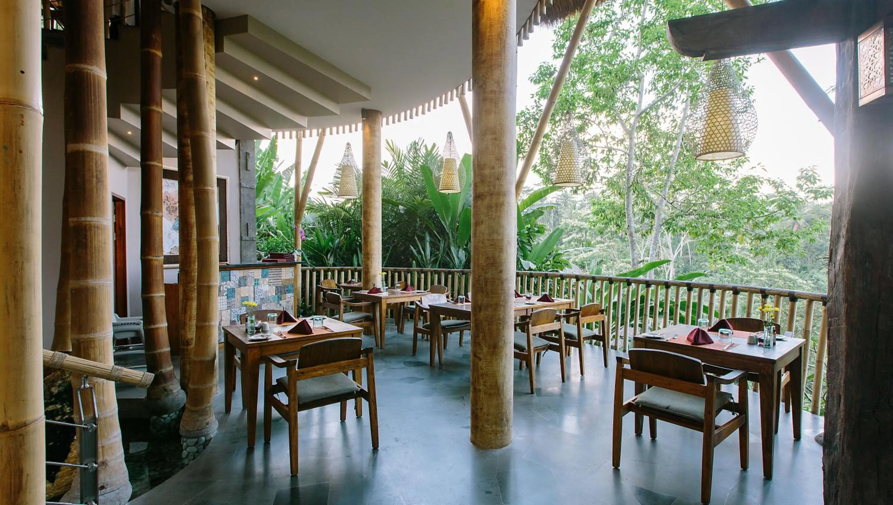 Restaurant/places to eat in Tejaprana Resort & Spa