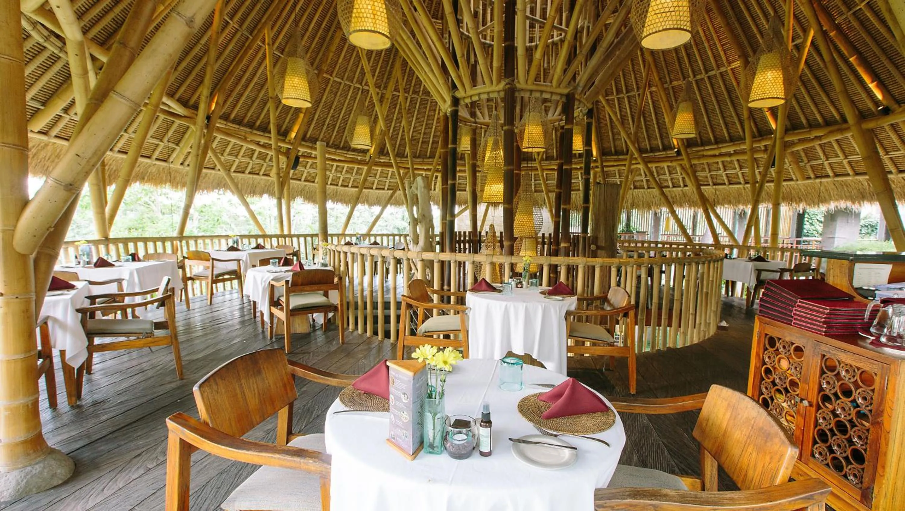 Restaurant/places to eat in Tejaprana Resort & Spa