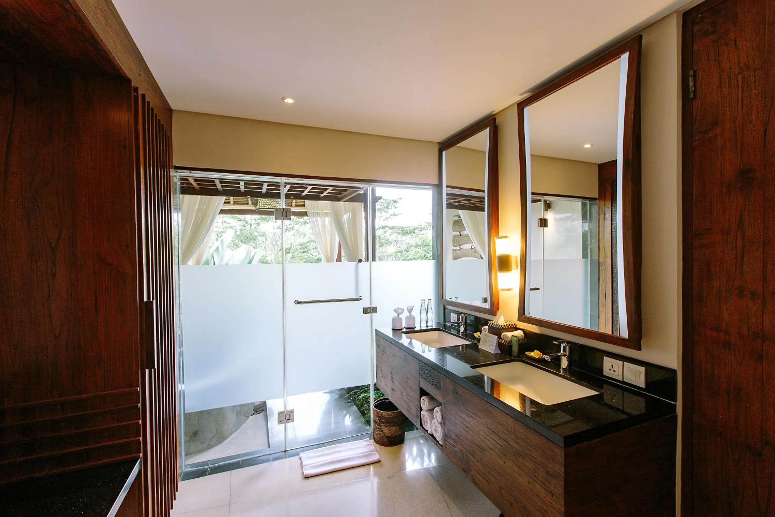 Bathroom in Tejaprana Resort & Spa