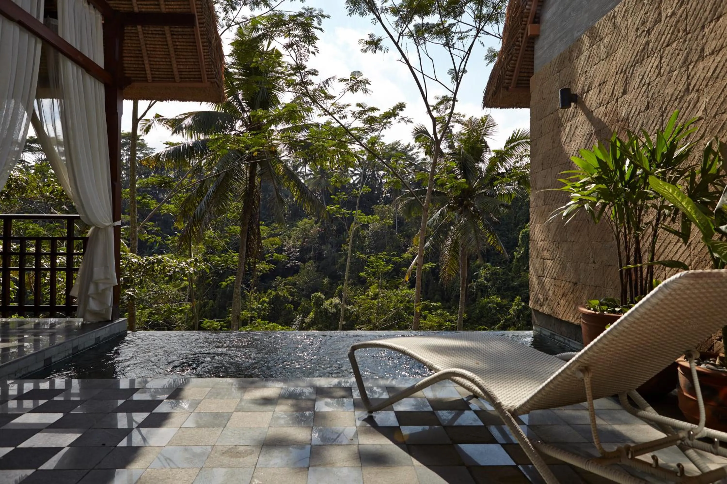 Swimming pool in Tejaprana Resort & Spa