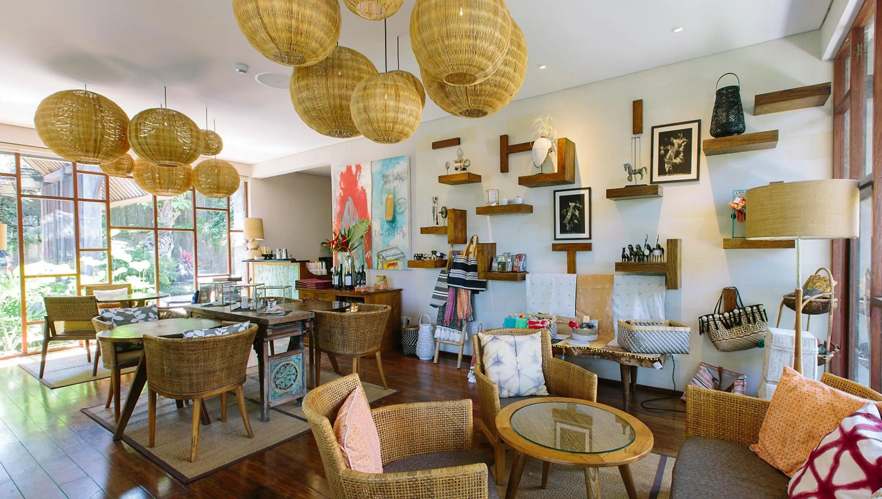 Communal lounge/ TV room in Tejaprana Resort & Spa