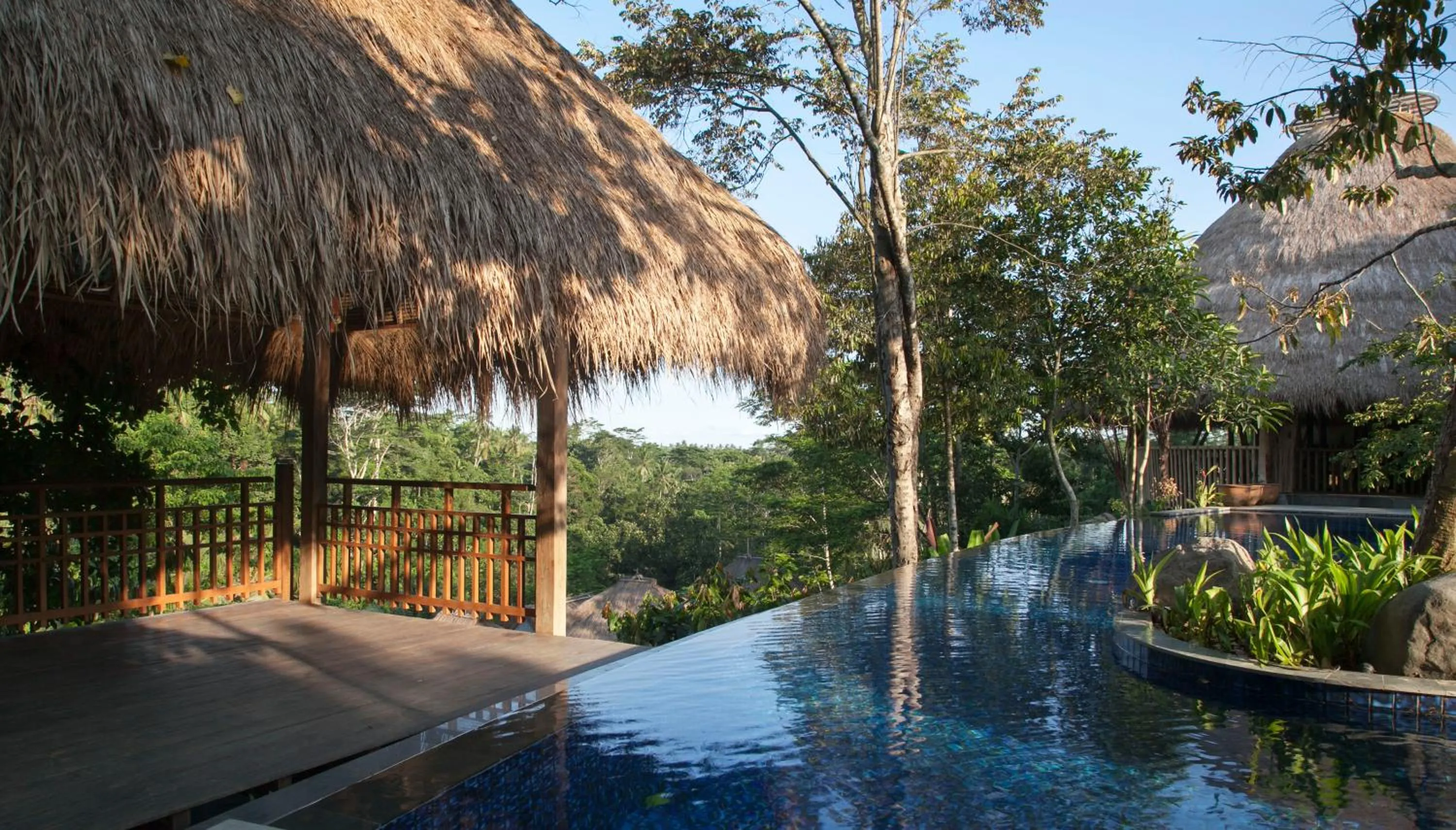 Swimming pool in Tejaprana Resort & Spa