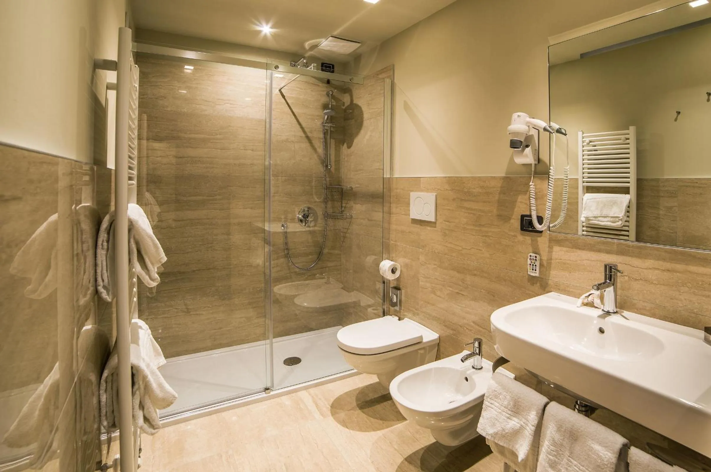 Bathroom in Locanda al Vescovo & SPA