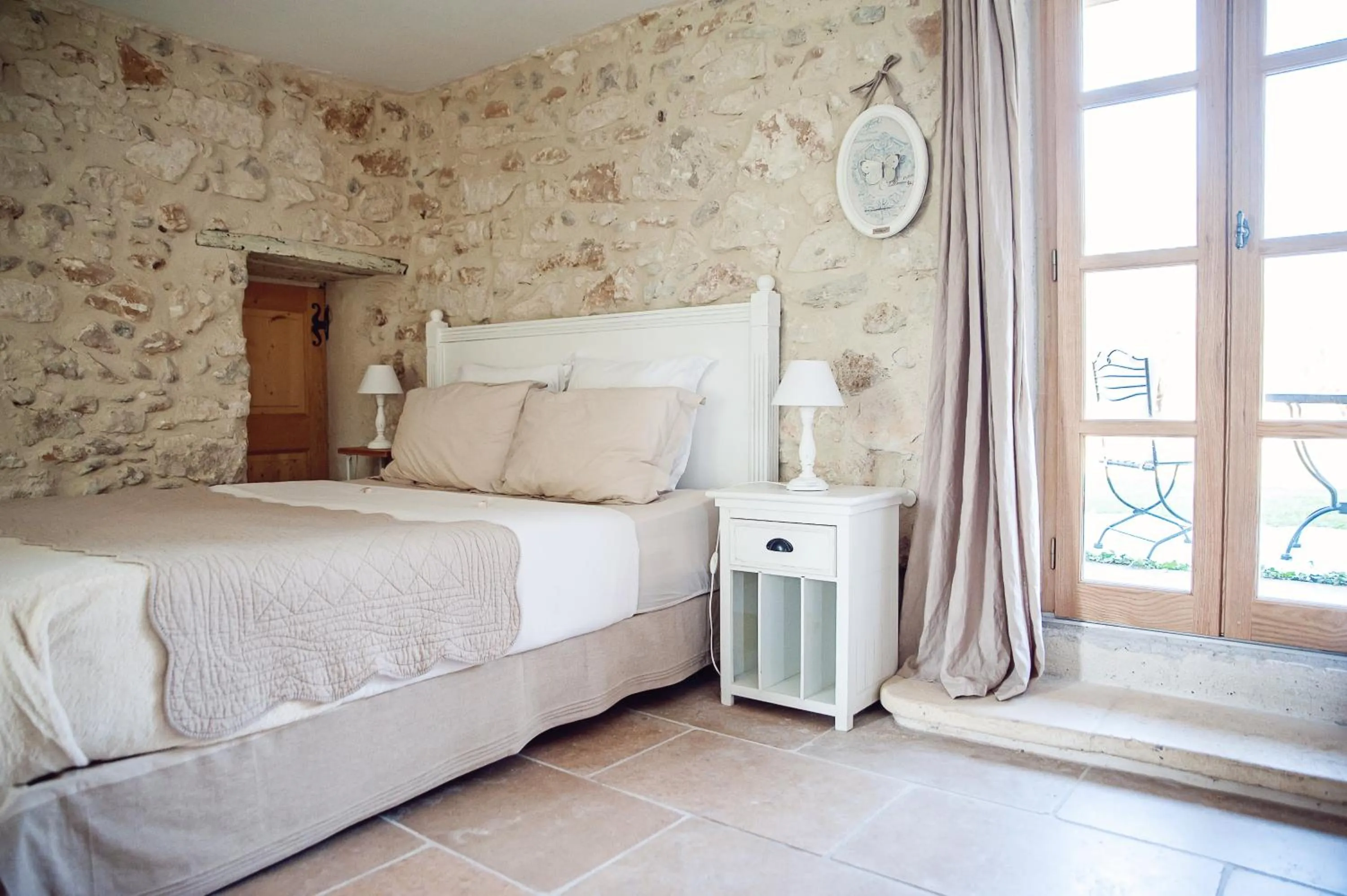 Photo of the whole room, Bed in Les Champs de Provence