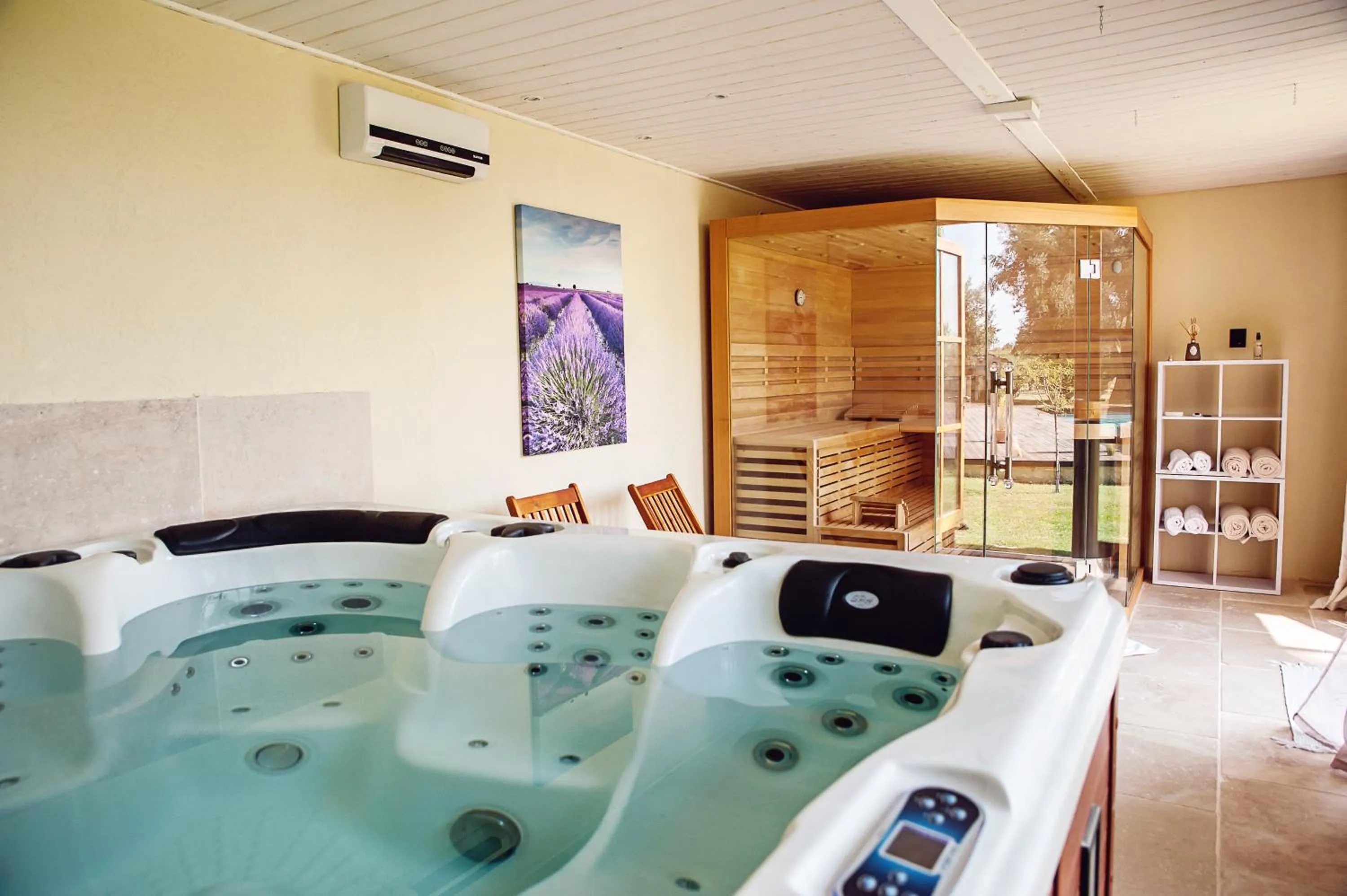 Hot Tub in Les Champs de Provence