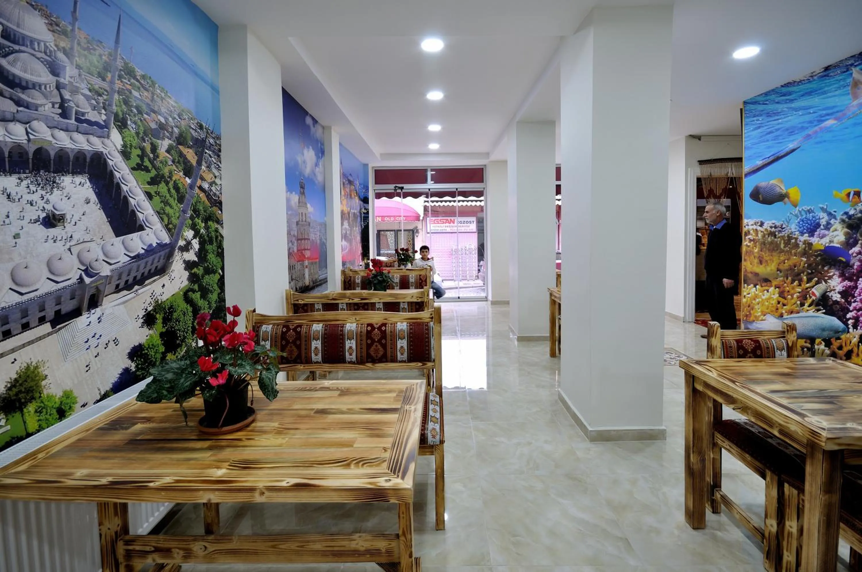 Restaurant/places to eat in Seyri Istanbul Hotel