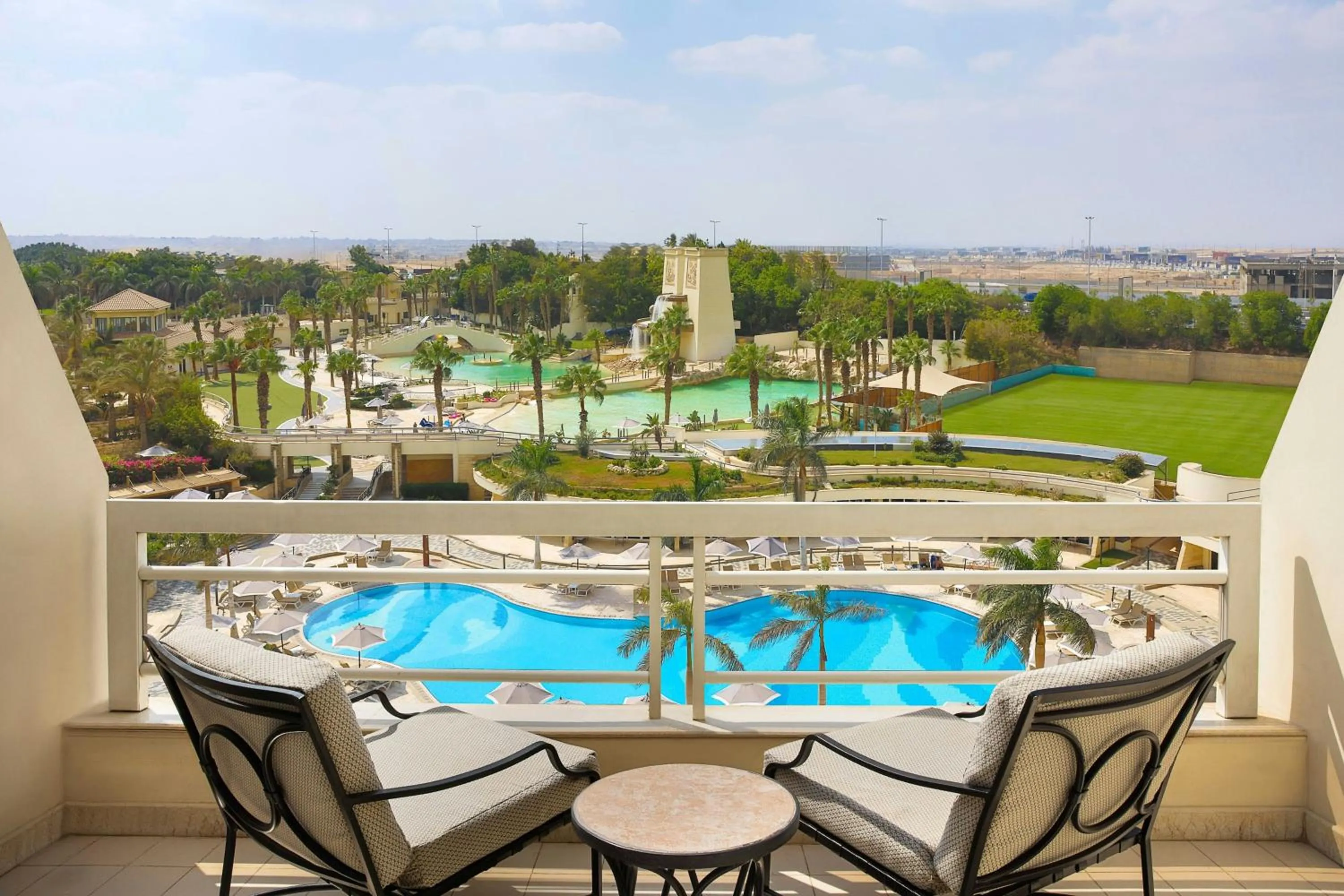 Swimming pool in JW Marriott Hotel Cairo