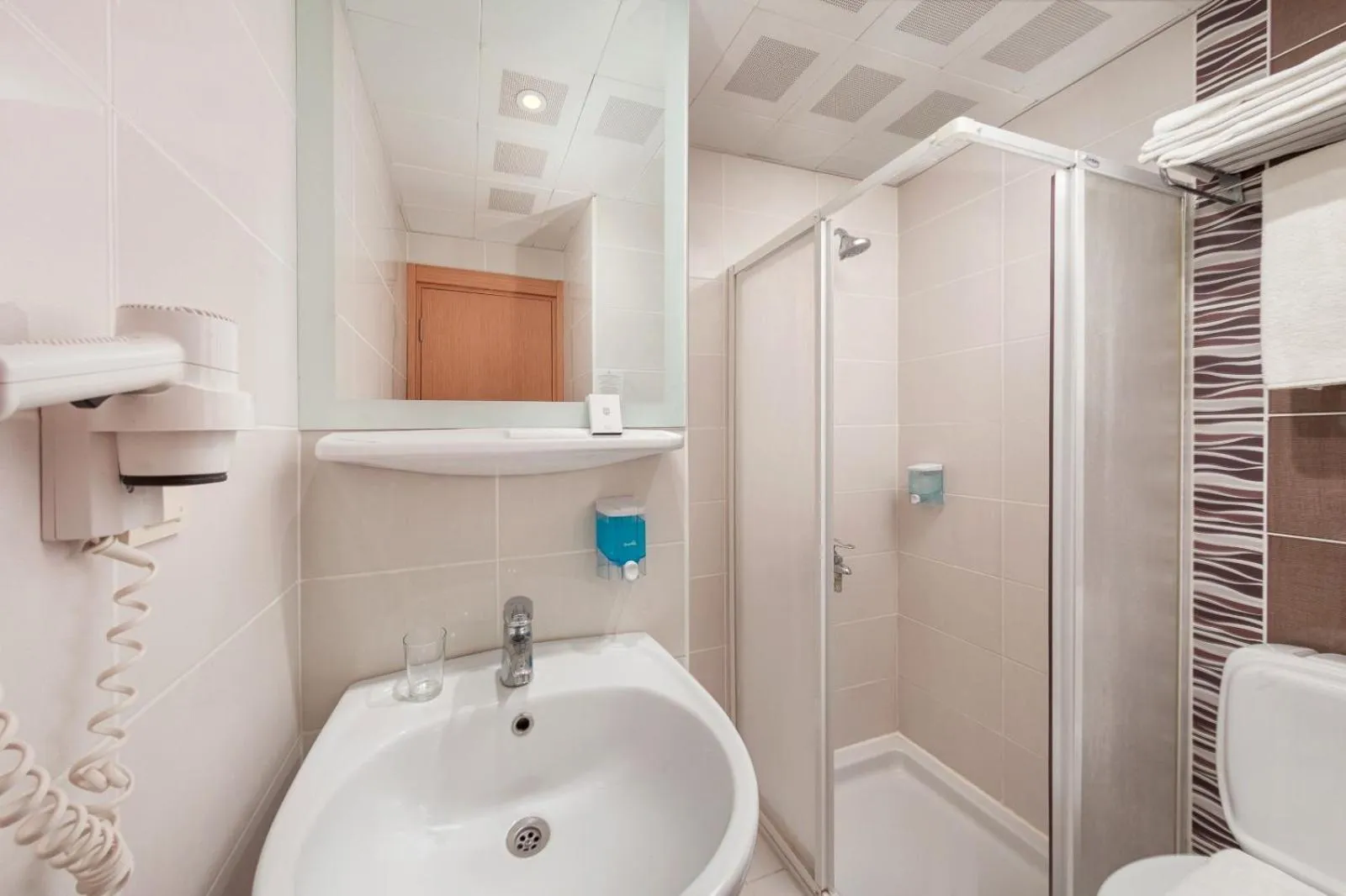 Toilet in Golden Orange Hotel