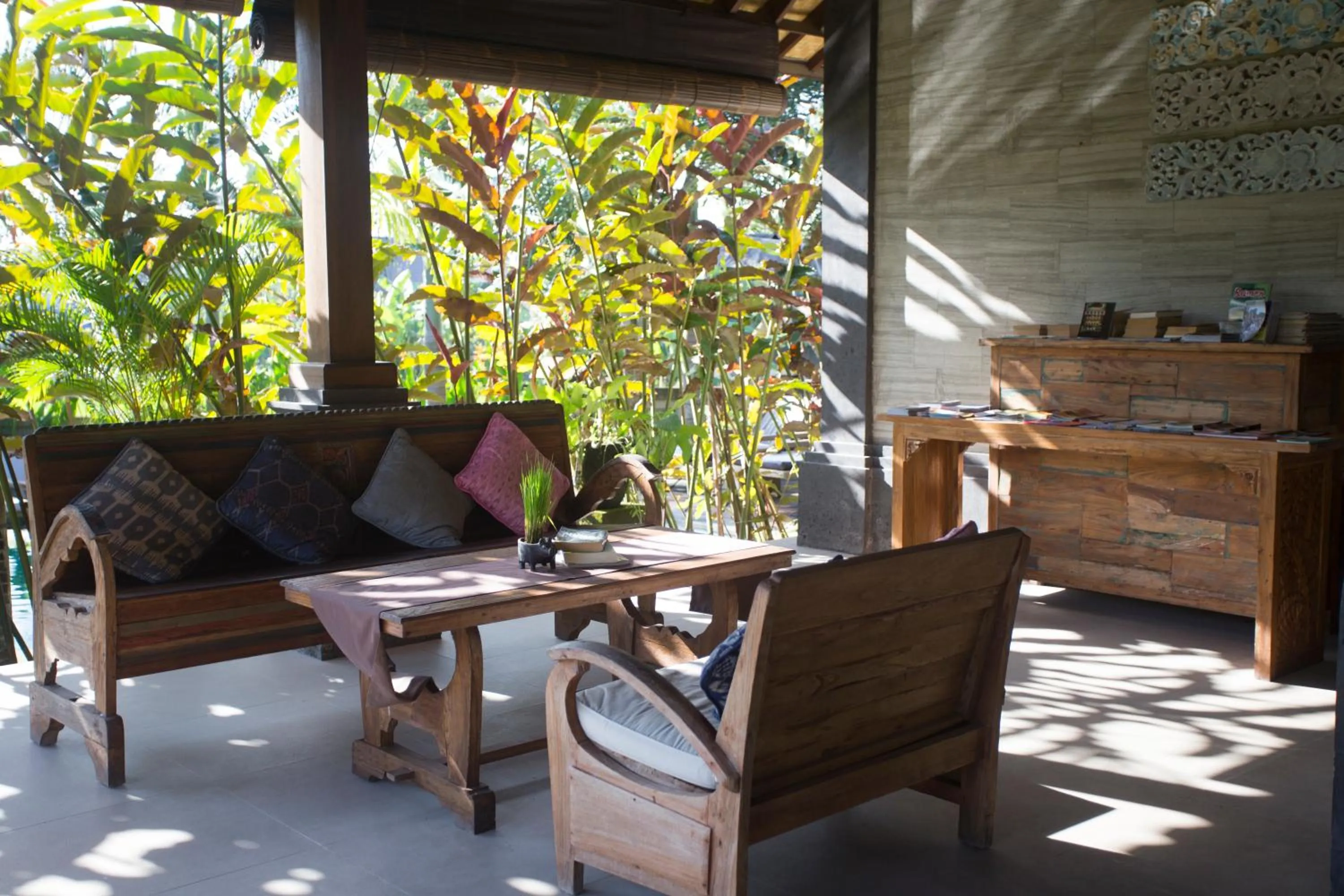 Communal lounge/ TV room in Masia Villa Ubud